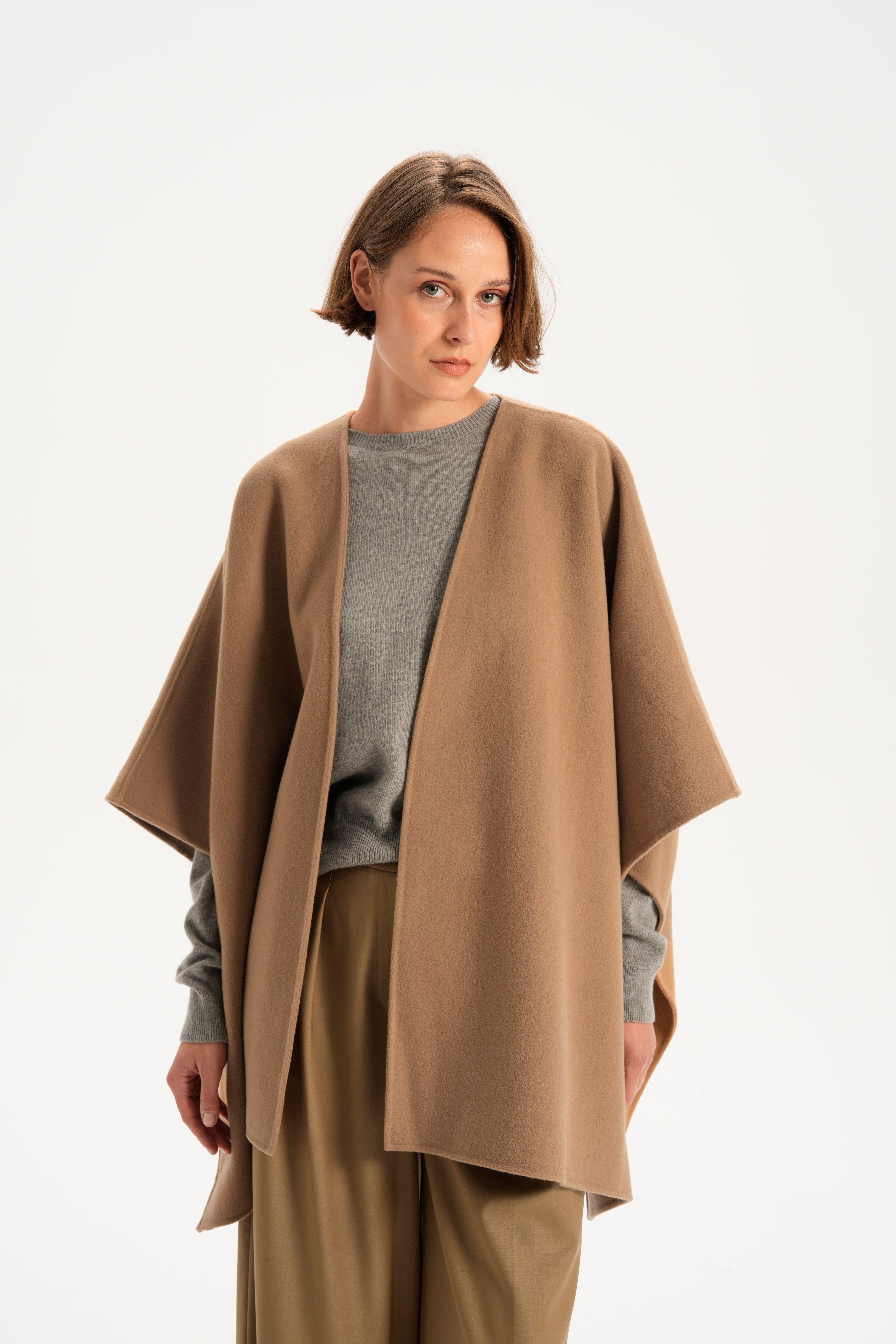Koyu Camel Yanları Çıtçıt Detaylı Yün Pelerin