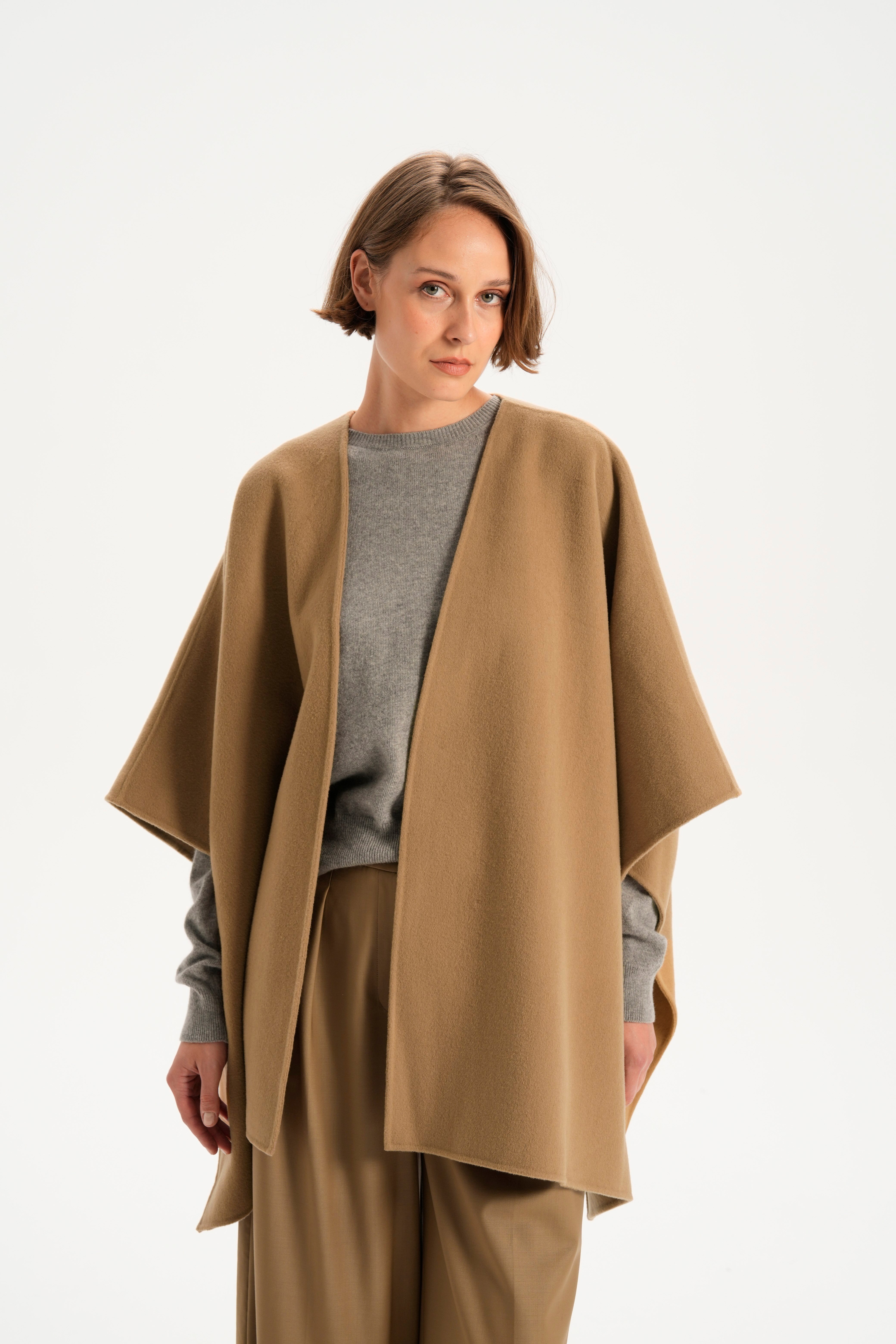 Koyu Camel Yanları Çıtçıt Detaylı Yün Pelerin