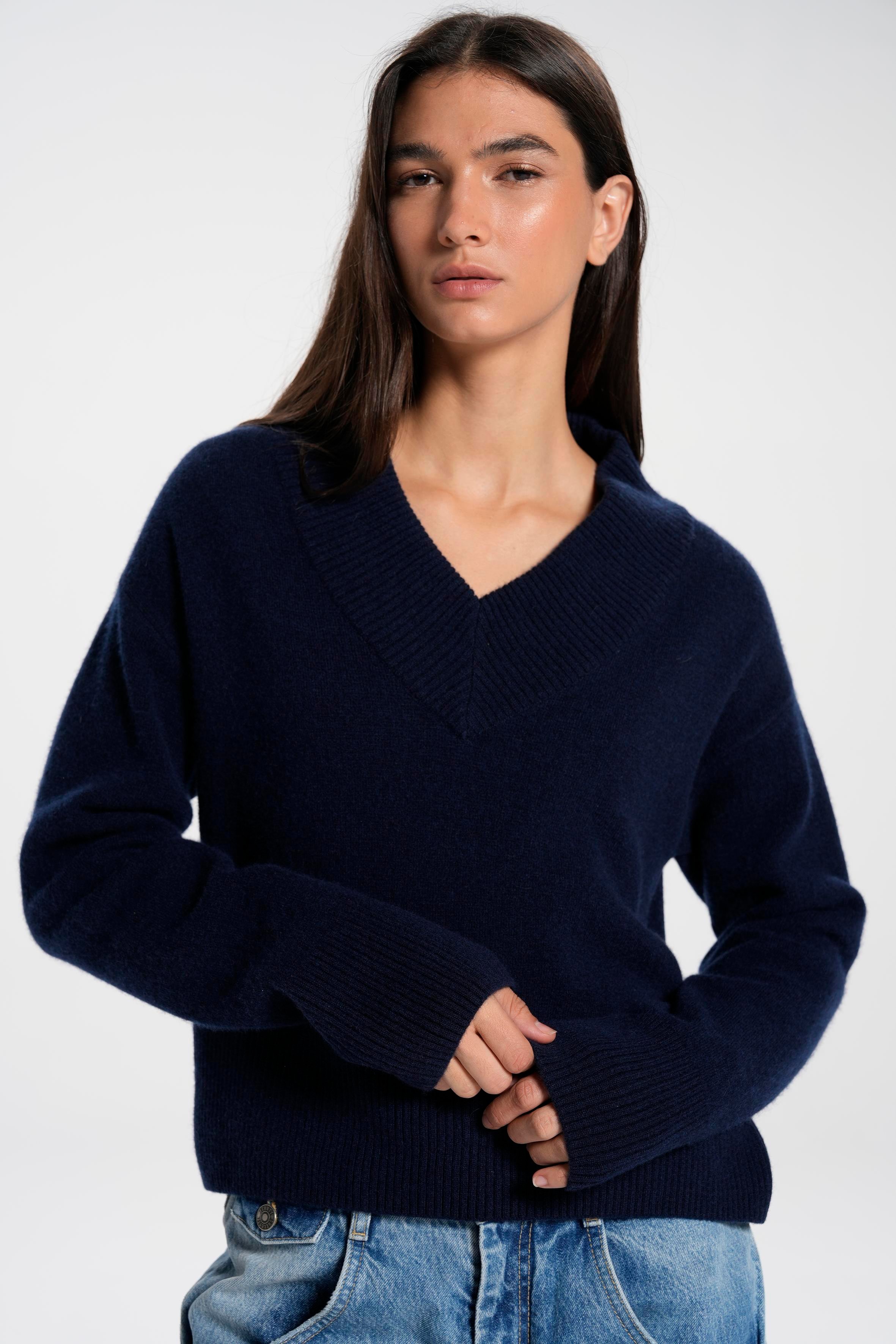 Lacivert Kalın V Yaka Kazak