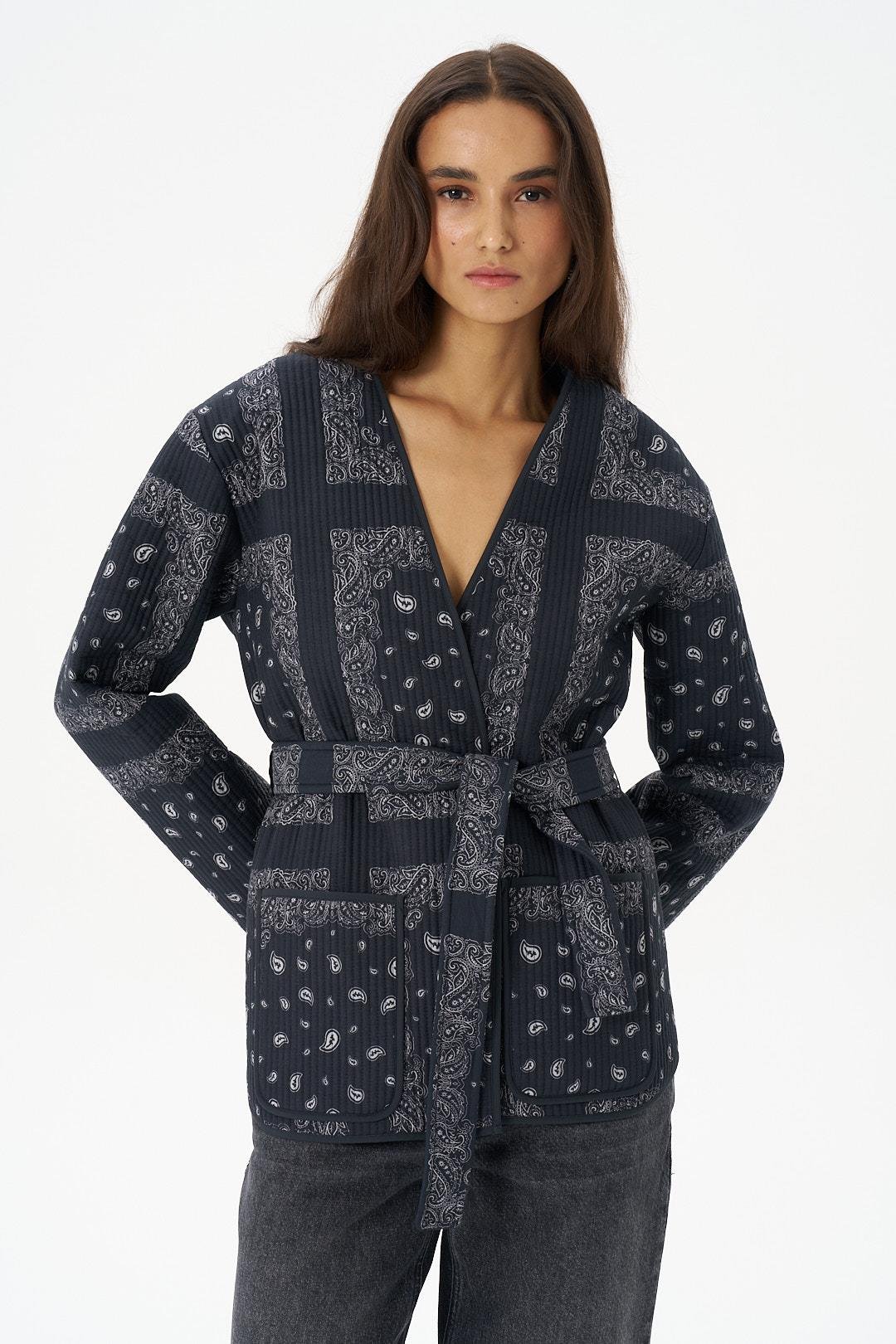 Şal Desen Bağlamalı Kapitone Ceket