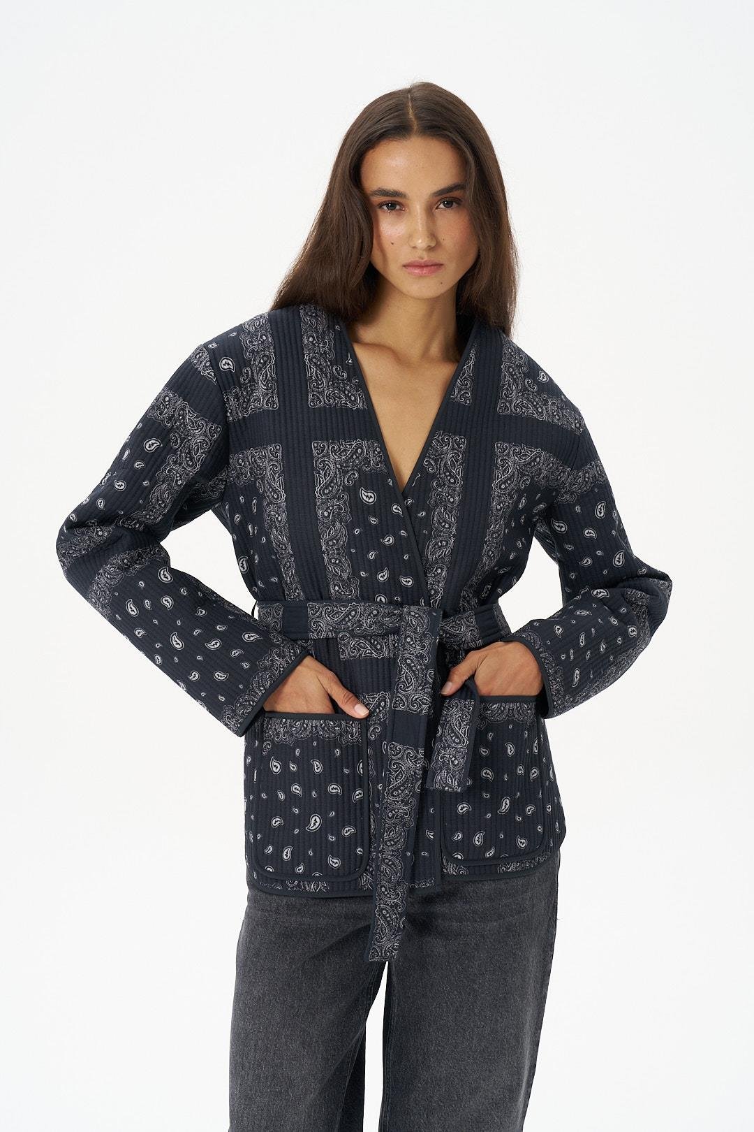 Şal Desen Bağlamalı Kapitone Ceket