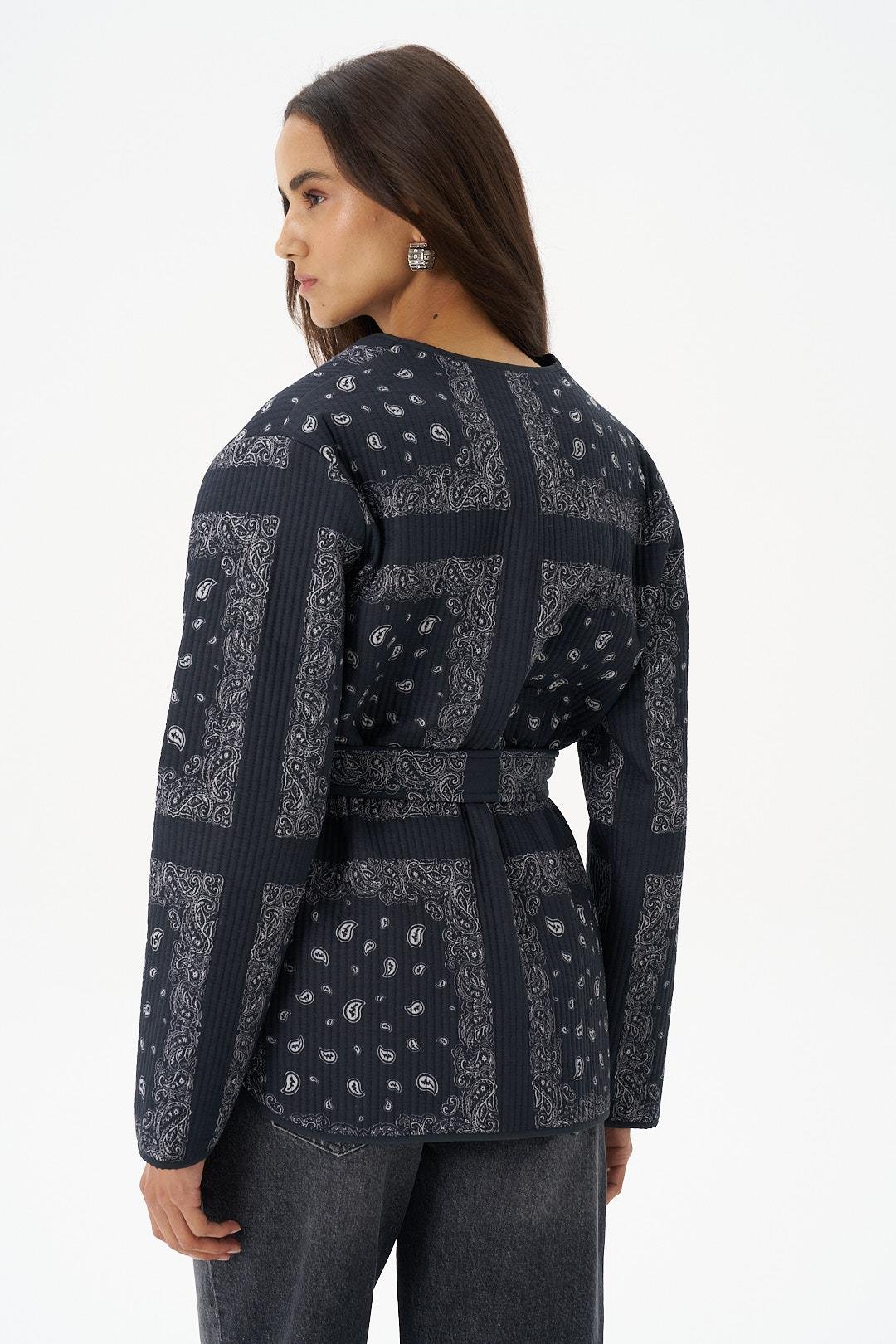 Şal Desen Bağlamalı Kapitone Ceket