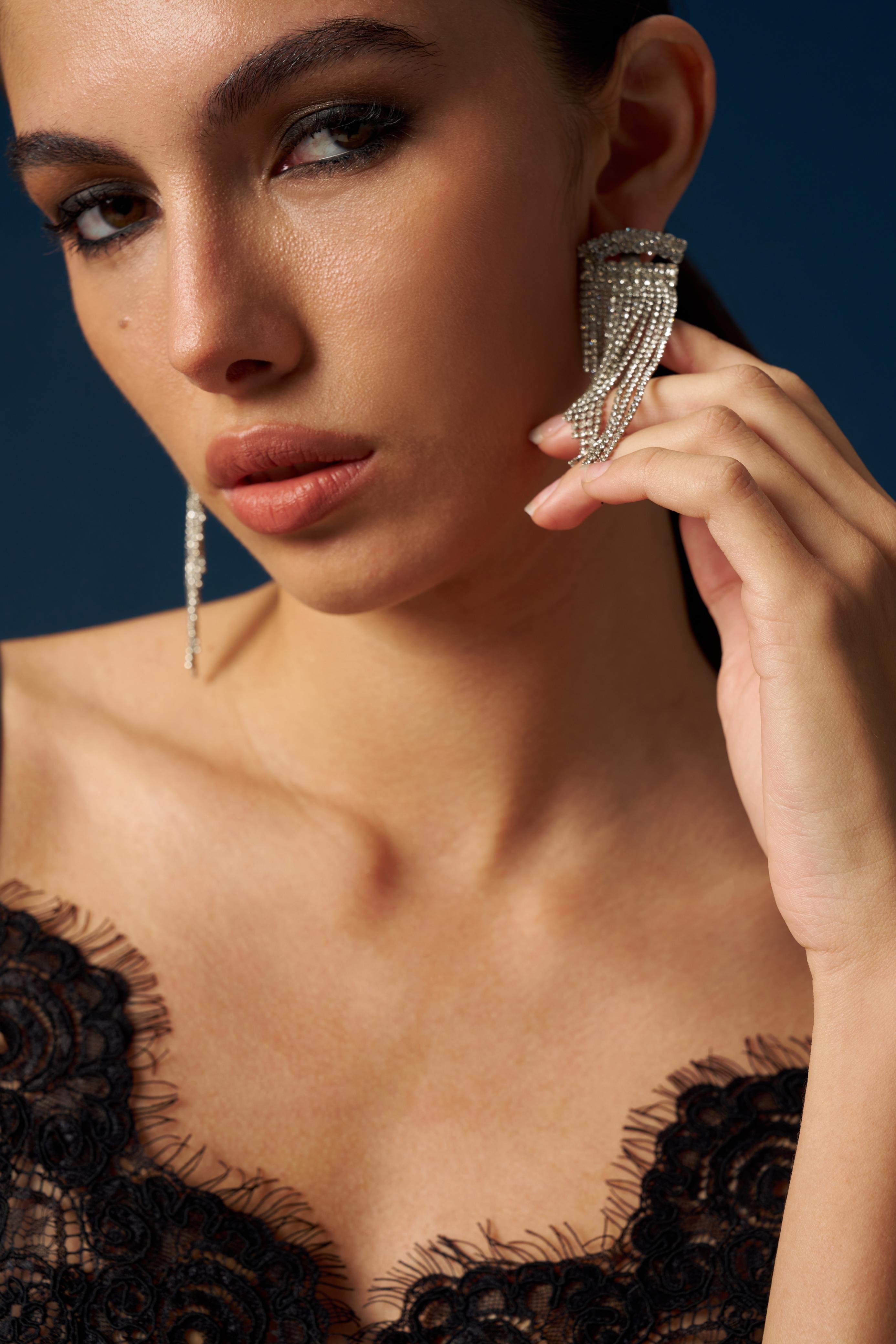 Silver Taşlı Sallantılı Uzun Küpe