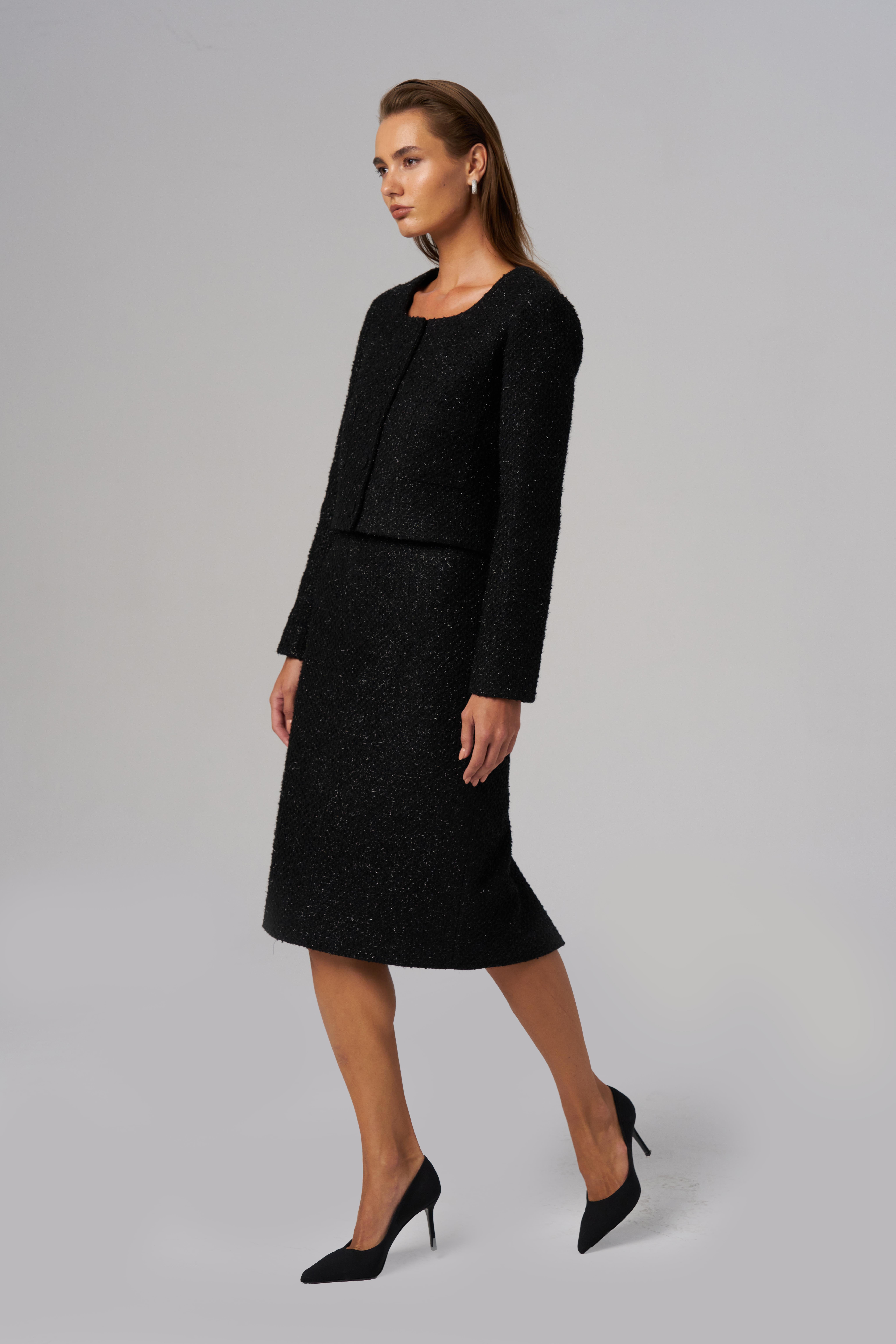 Siyah Arkası Yırtmaçlı Midi Tüvit Etek