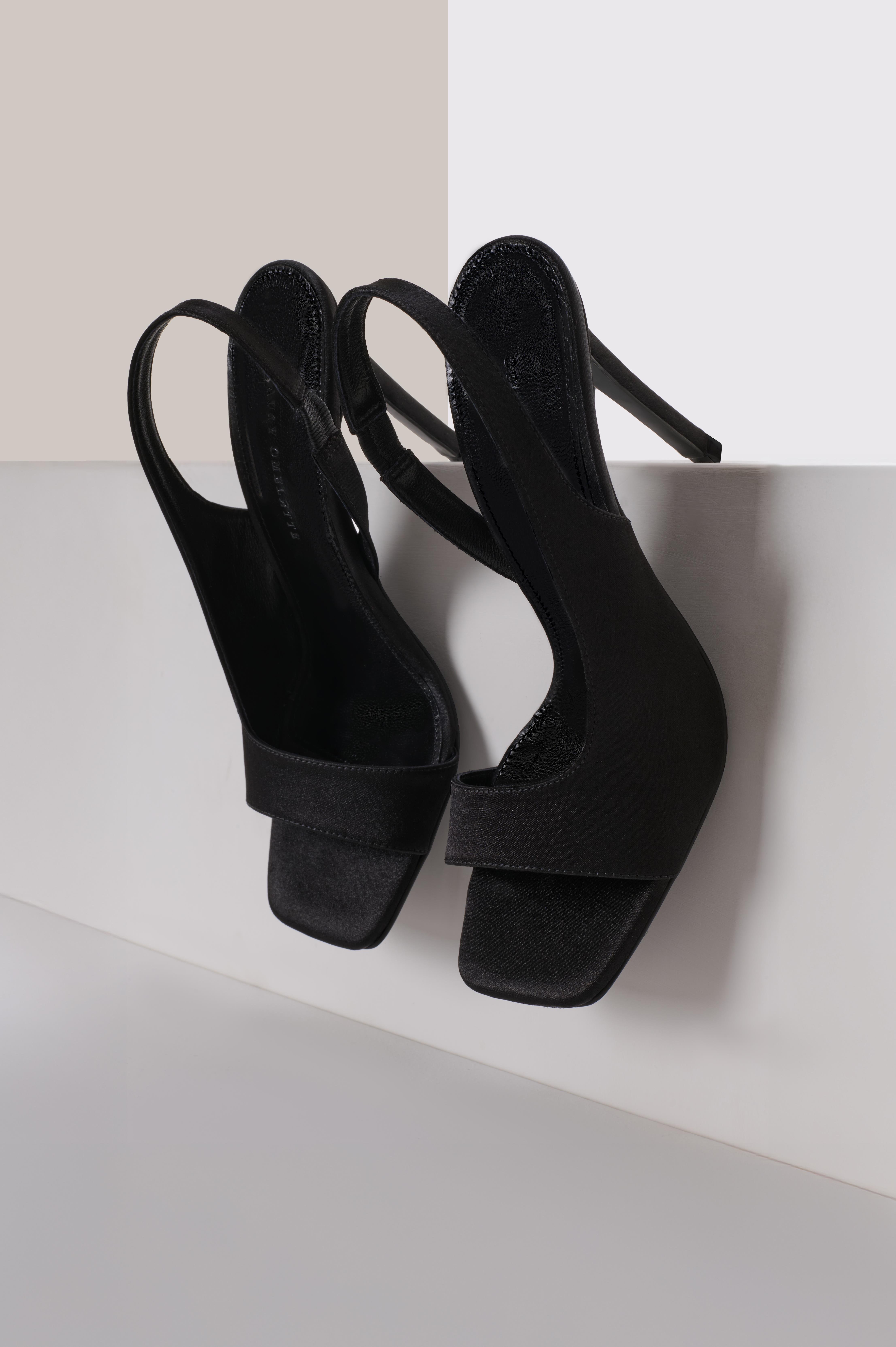 Siyah Bella Saten Topuklu Ayakkabı