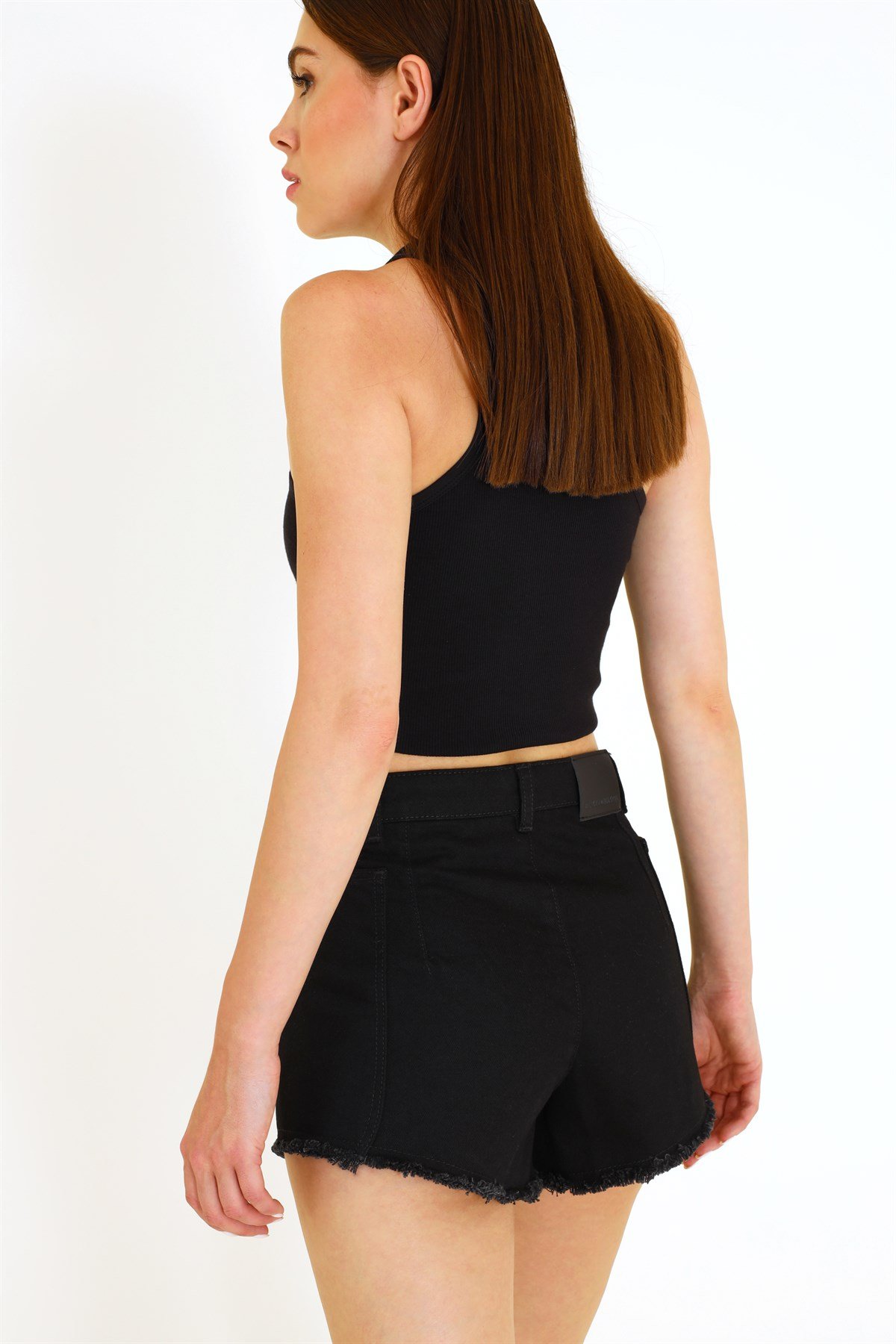 Siyah Cep Detaylı Püsküllü Jean Şort