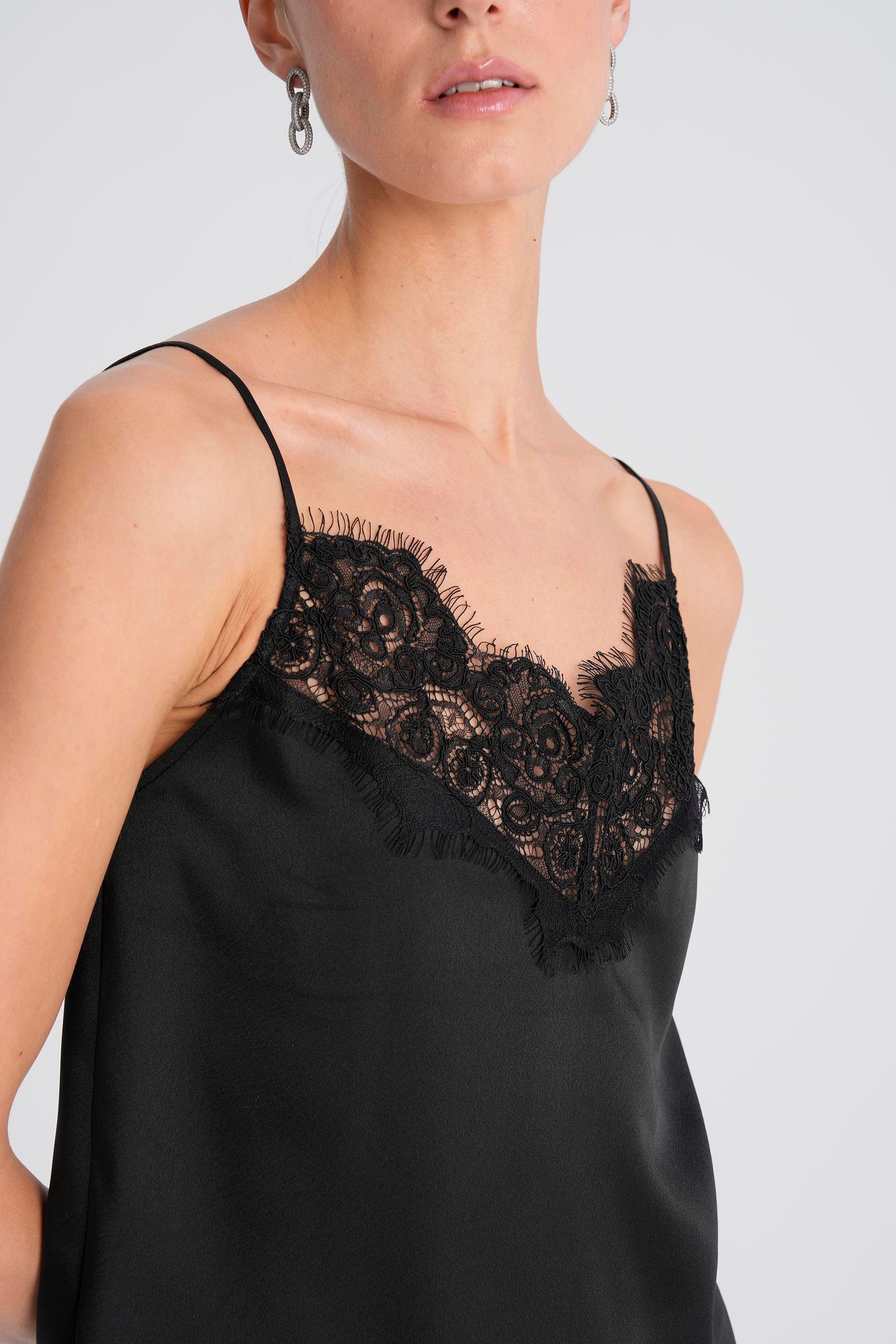 Siyah Dantel Detaylı Kamisol Saten Bluz