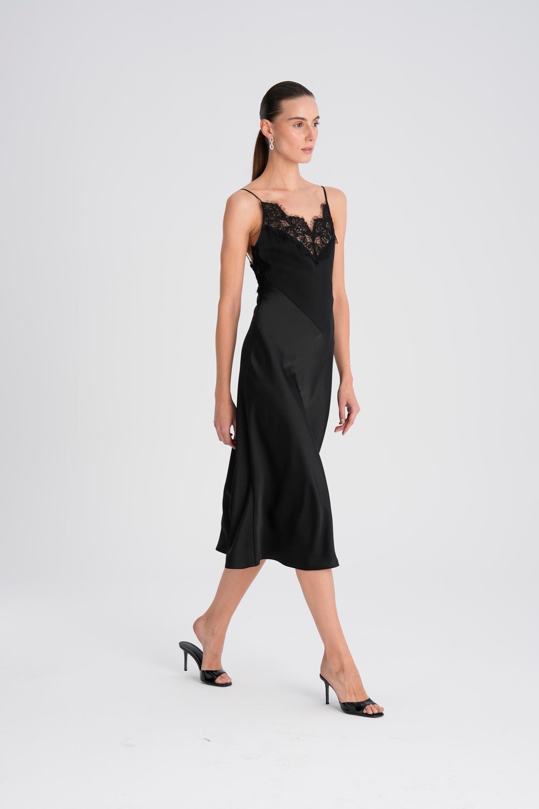 Siyah Dantel Detaylı Saten Midi Elbise