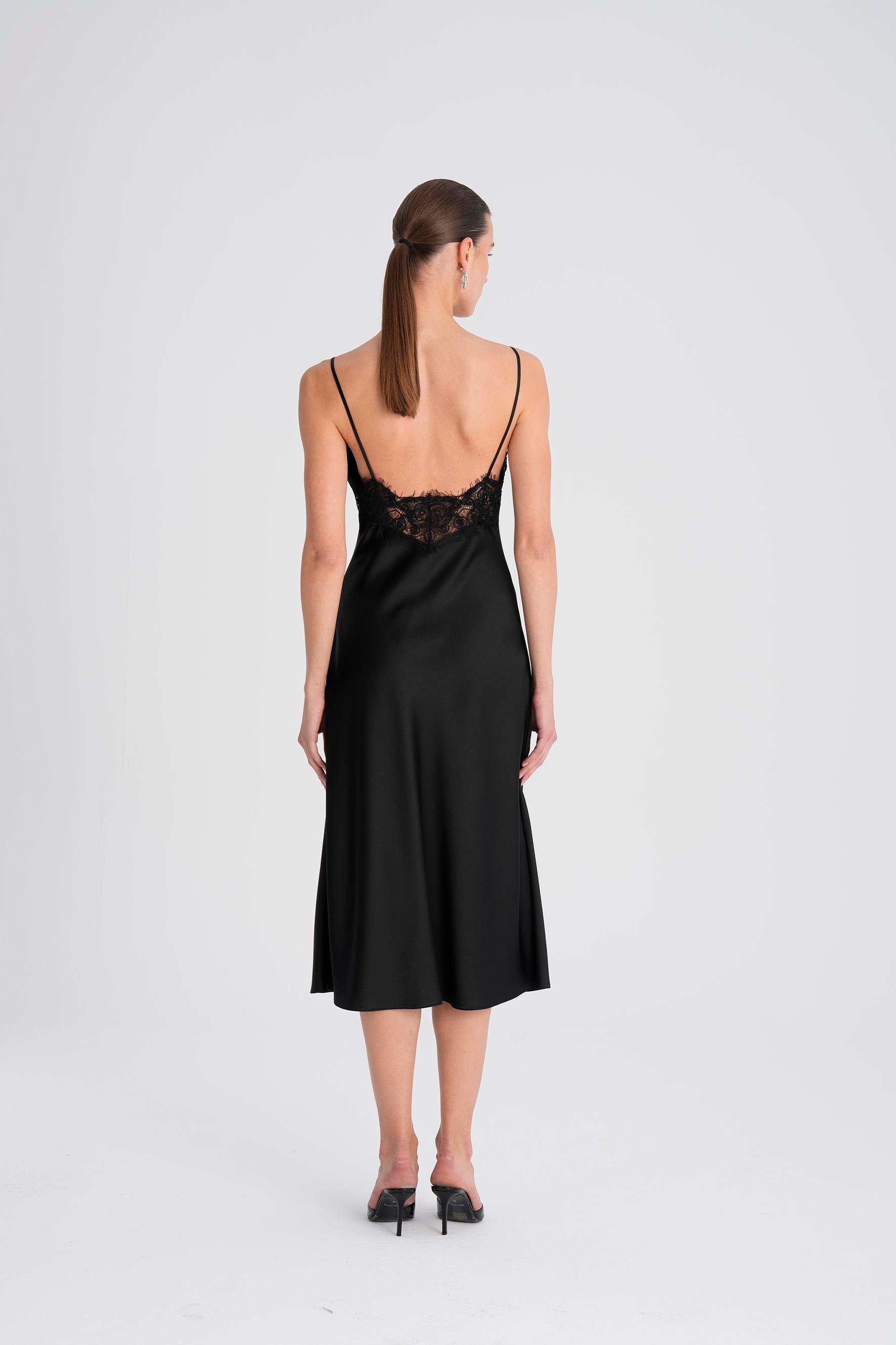 Siyah Dantel Detaylı Saten Midi Elbise