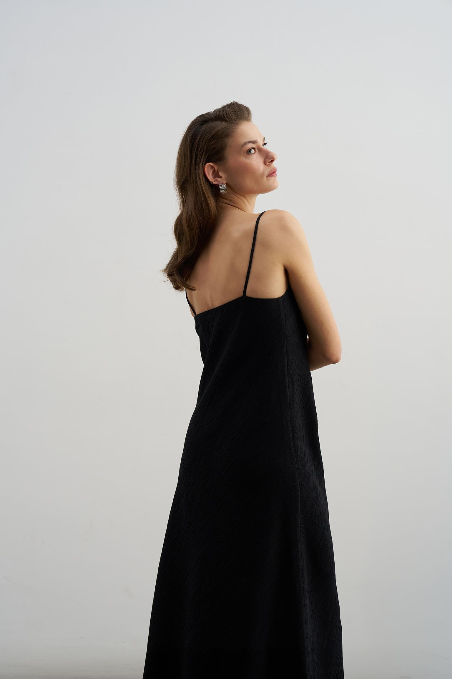 Siyah Dokulu Kare Yaka Uzun Elbise