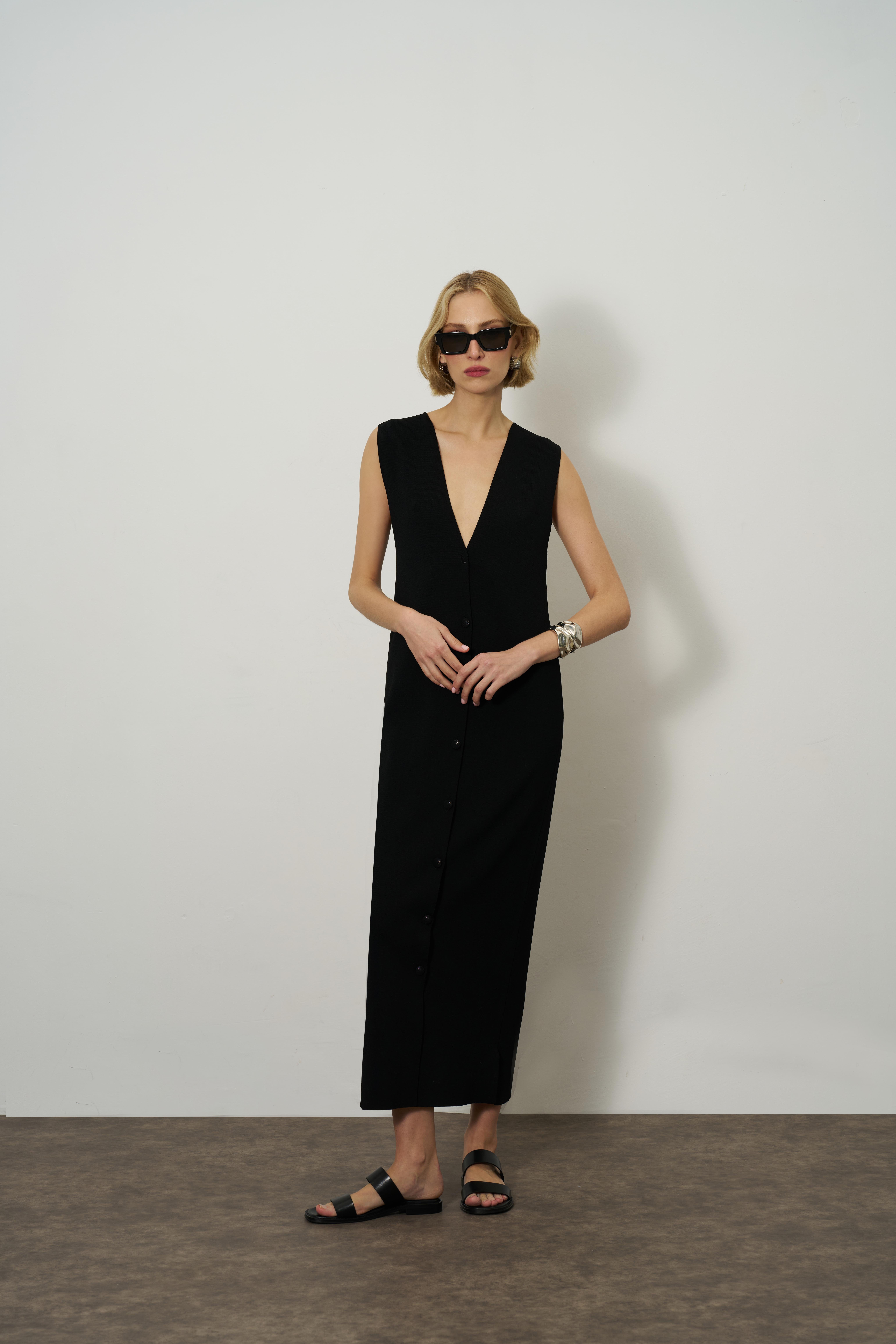 Siyah Düğmeli Triko Maxi Elbise