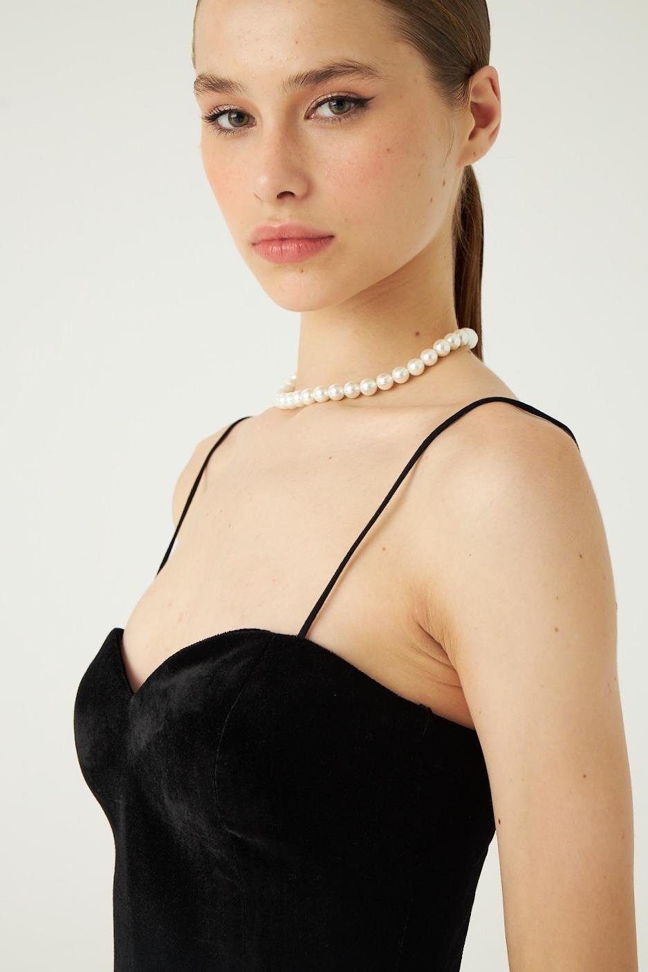 Siyah Kadife Kalp Yaka Elbise - Exclusive Collection