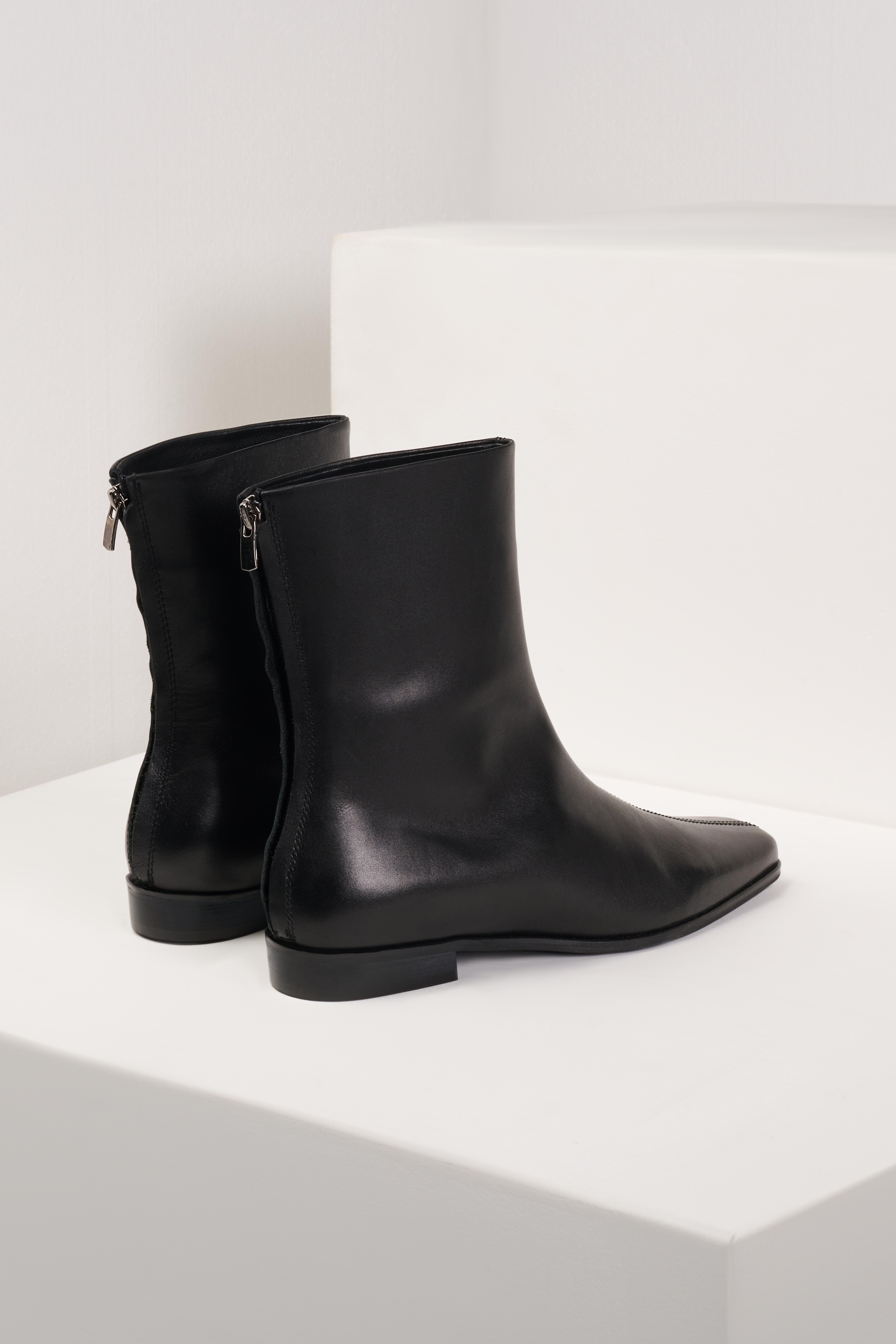 Siyah Kare Burun Deri Bot