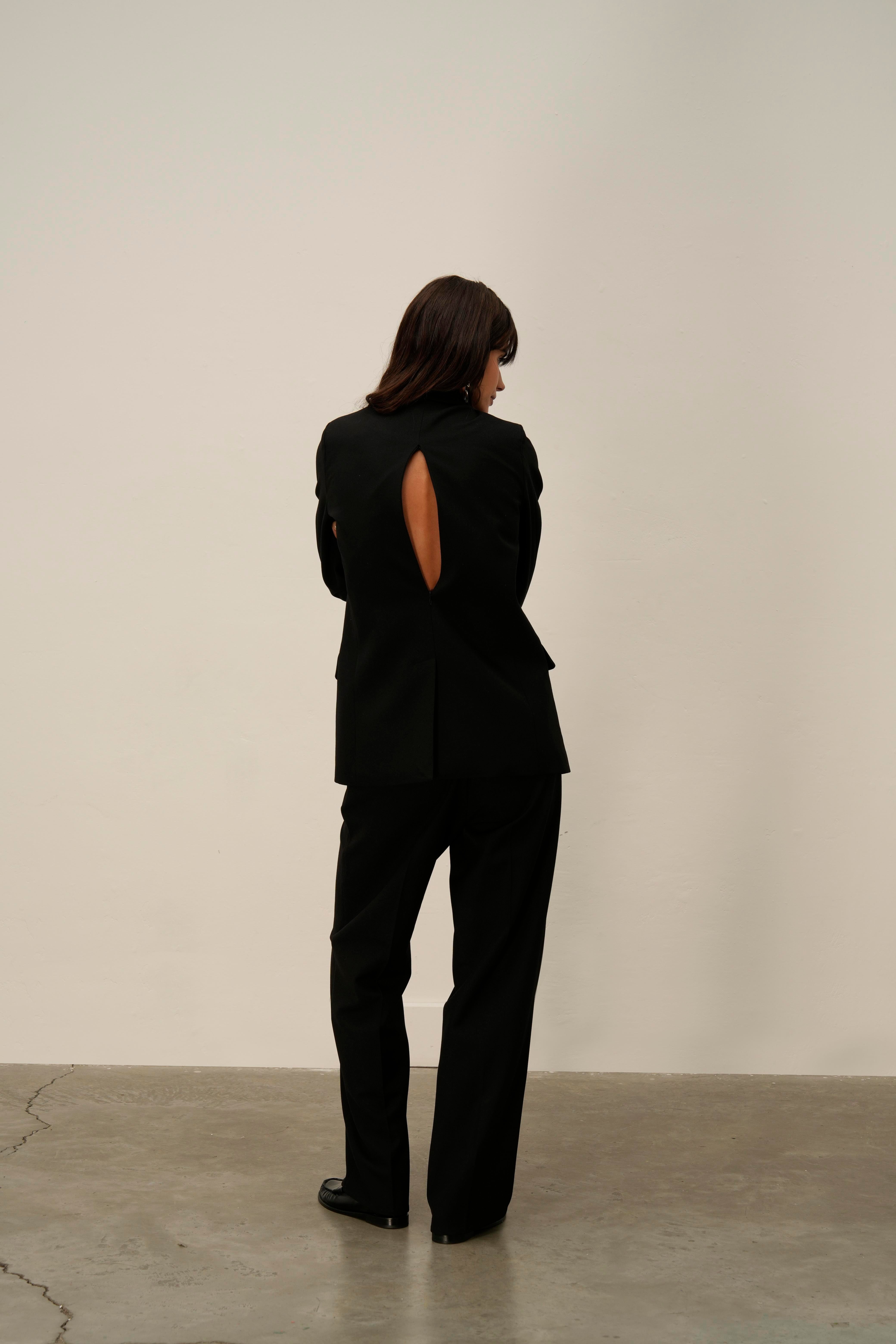 Siyah Kesik Detaylı Yünlü Blazer