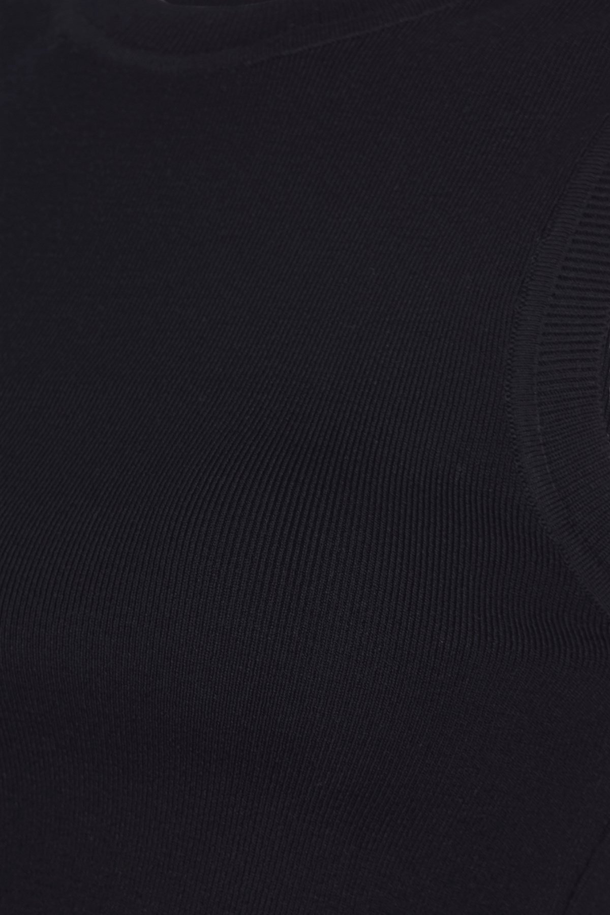 Siyah Kolsuz Triko Crop Top