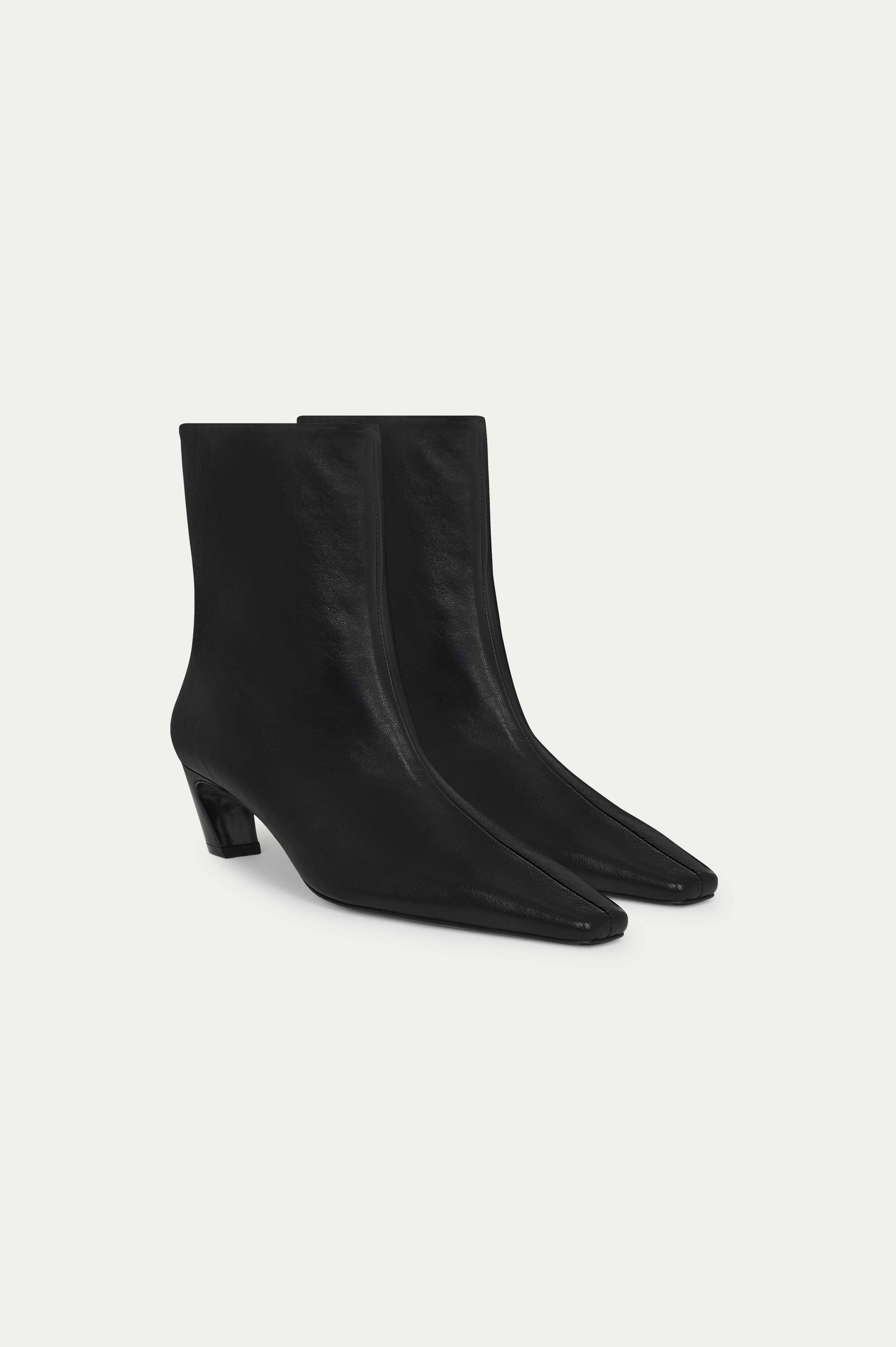 Siyah Küt Burun Kitten Heel Deri Bot