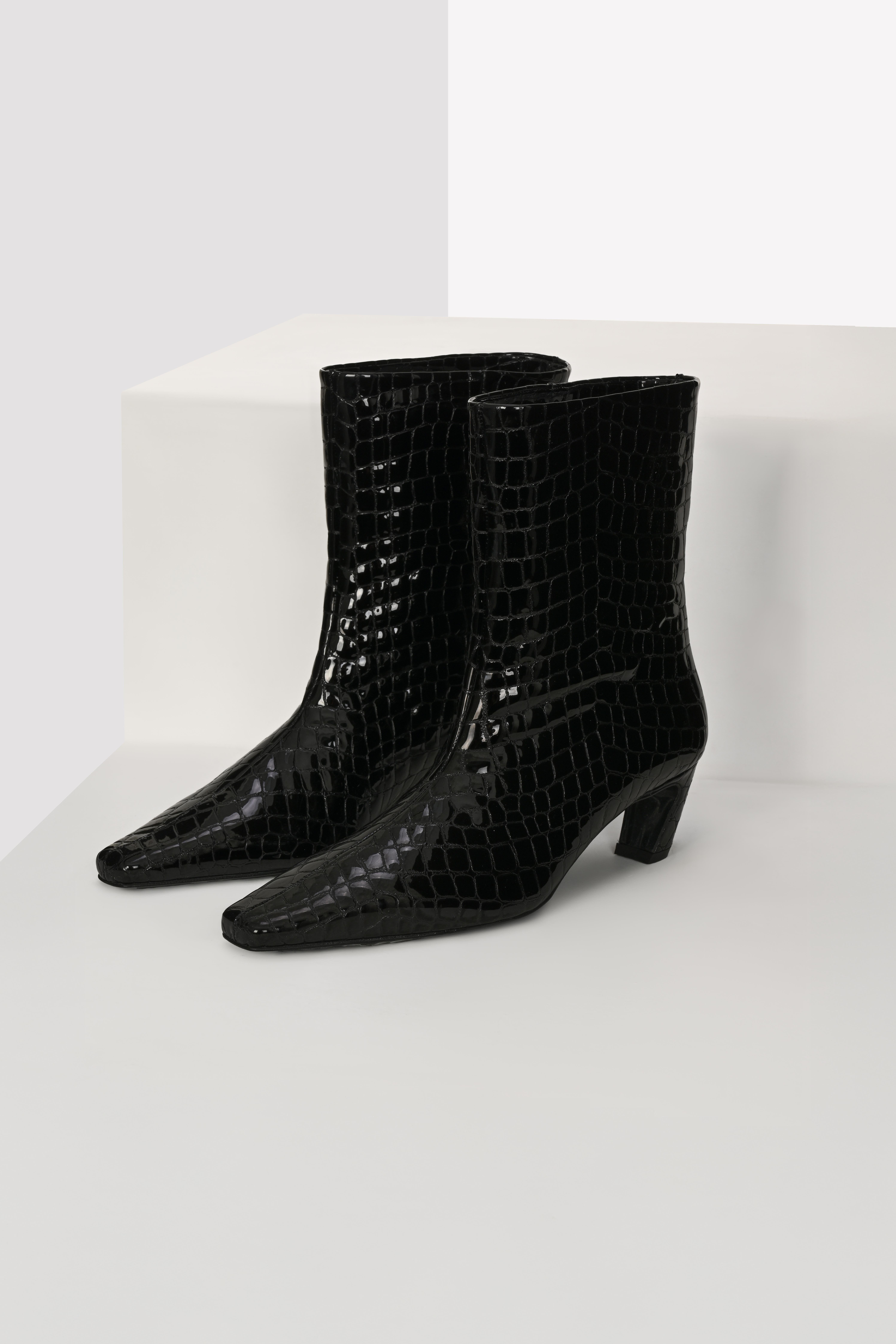 Siyah Küt Burun Kitten Heel Kroko Bot