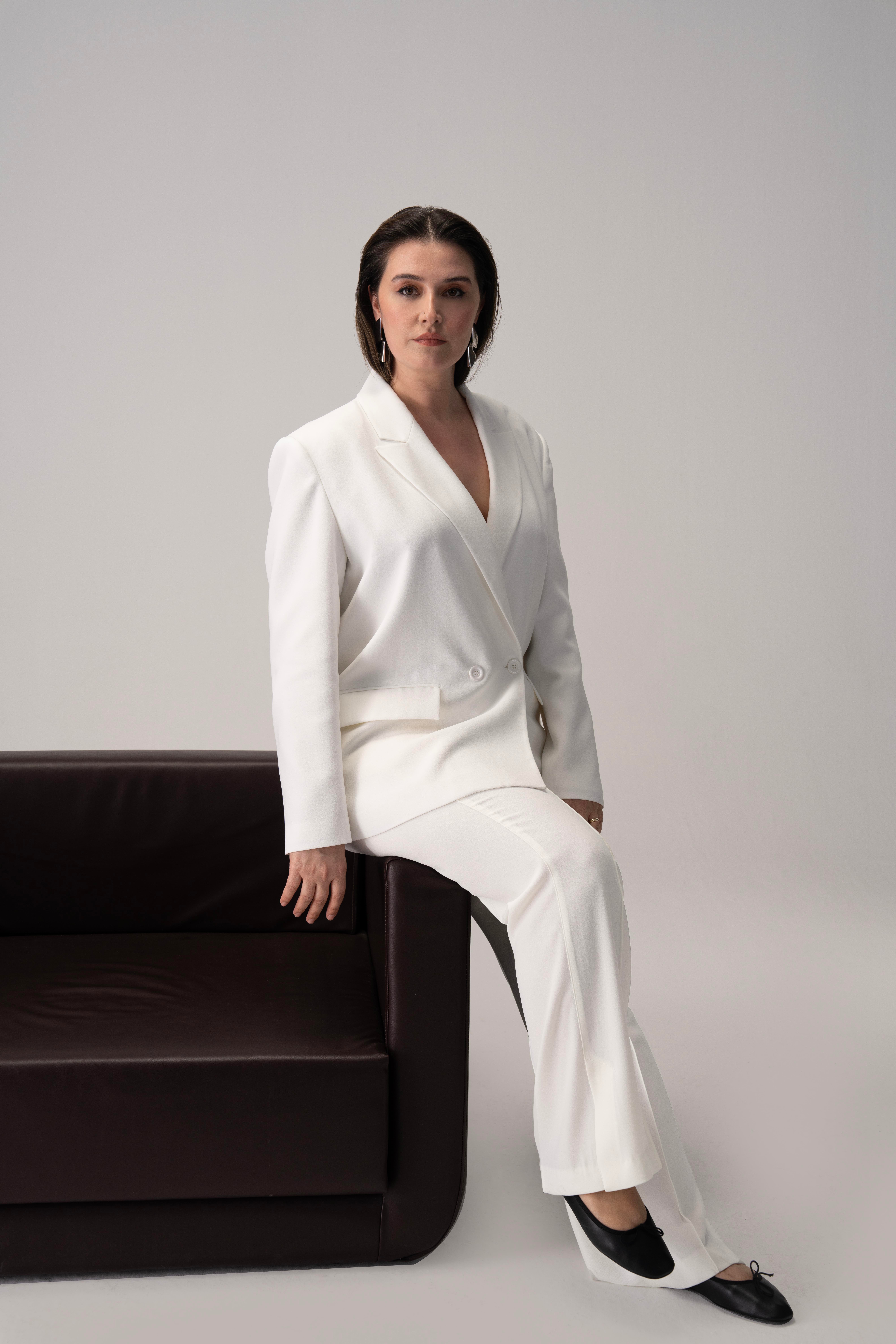 Siyah Nervürlü Yırtmaçlı Krep Pantolon