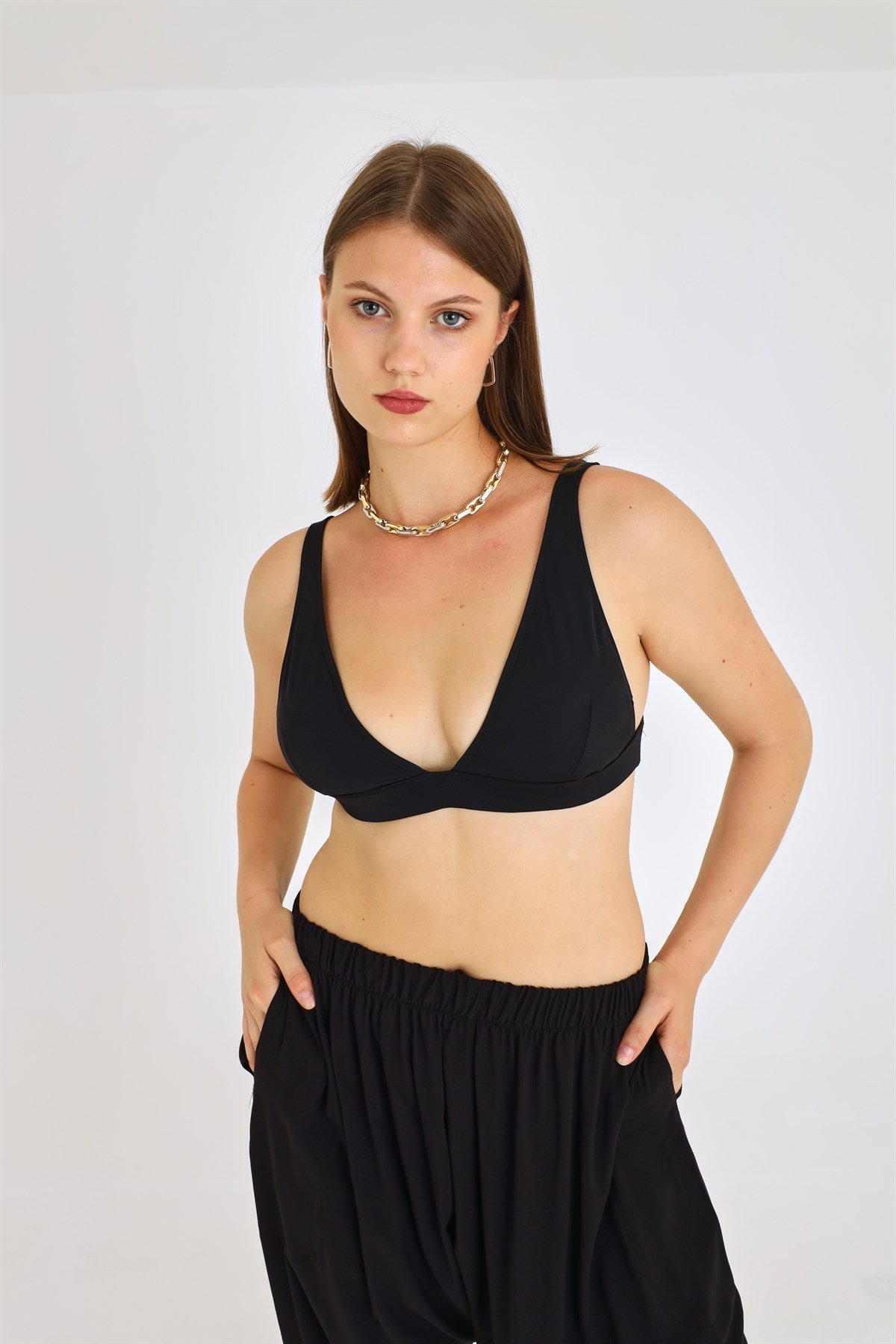 Siyah Üçgen Bant Detaylı Bikini