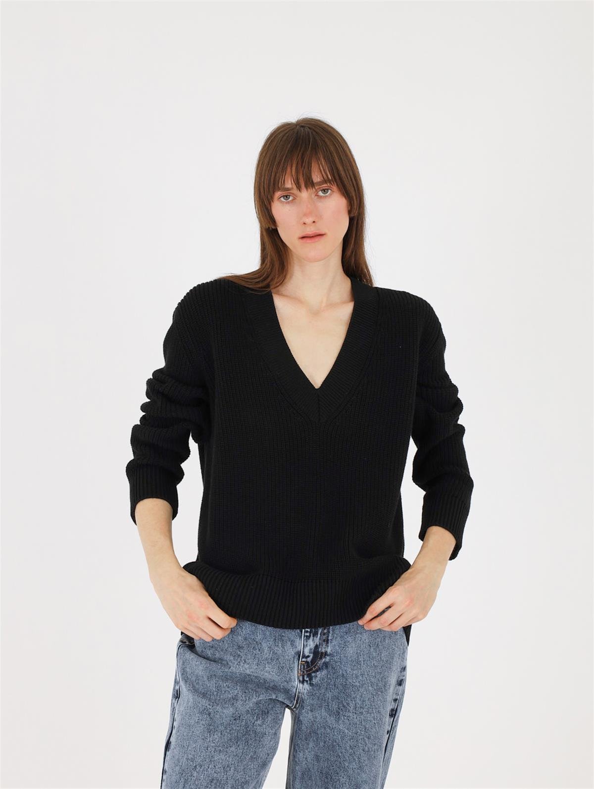 Siyah V Yaka Merserize Kazak