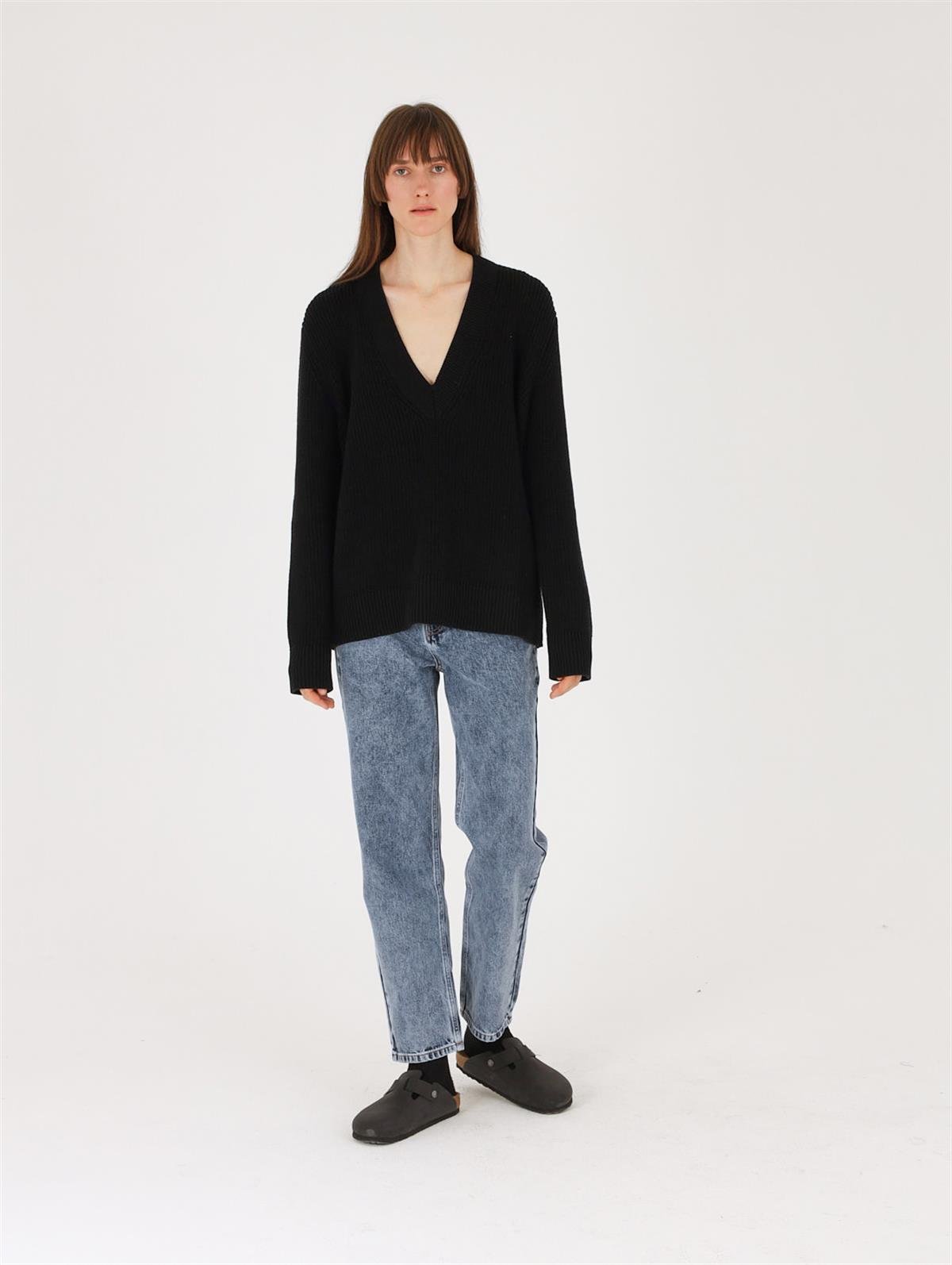 Siyah V Yaka Merserize Kazak