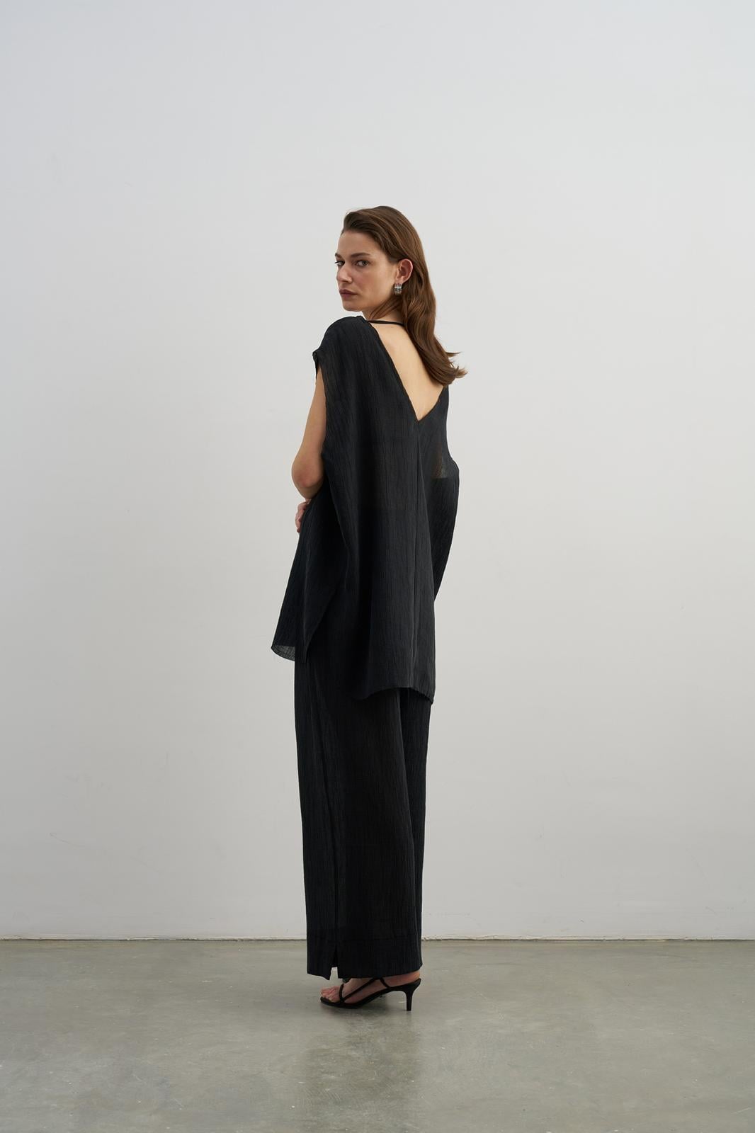 Siyah V Yaka Tencel Oversize Bluz
