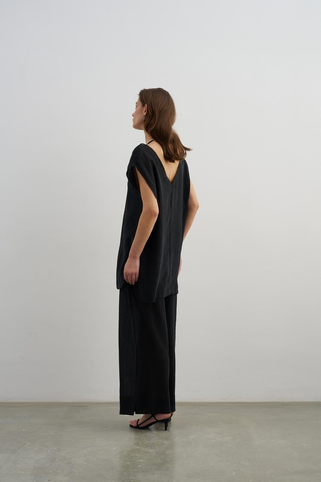 Siyah V Yaka Tencel Oversize Bluz