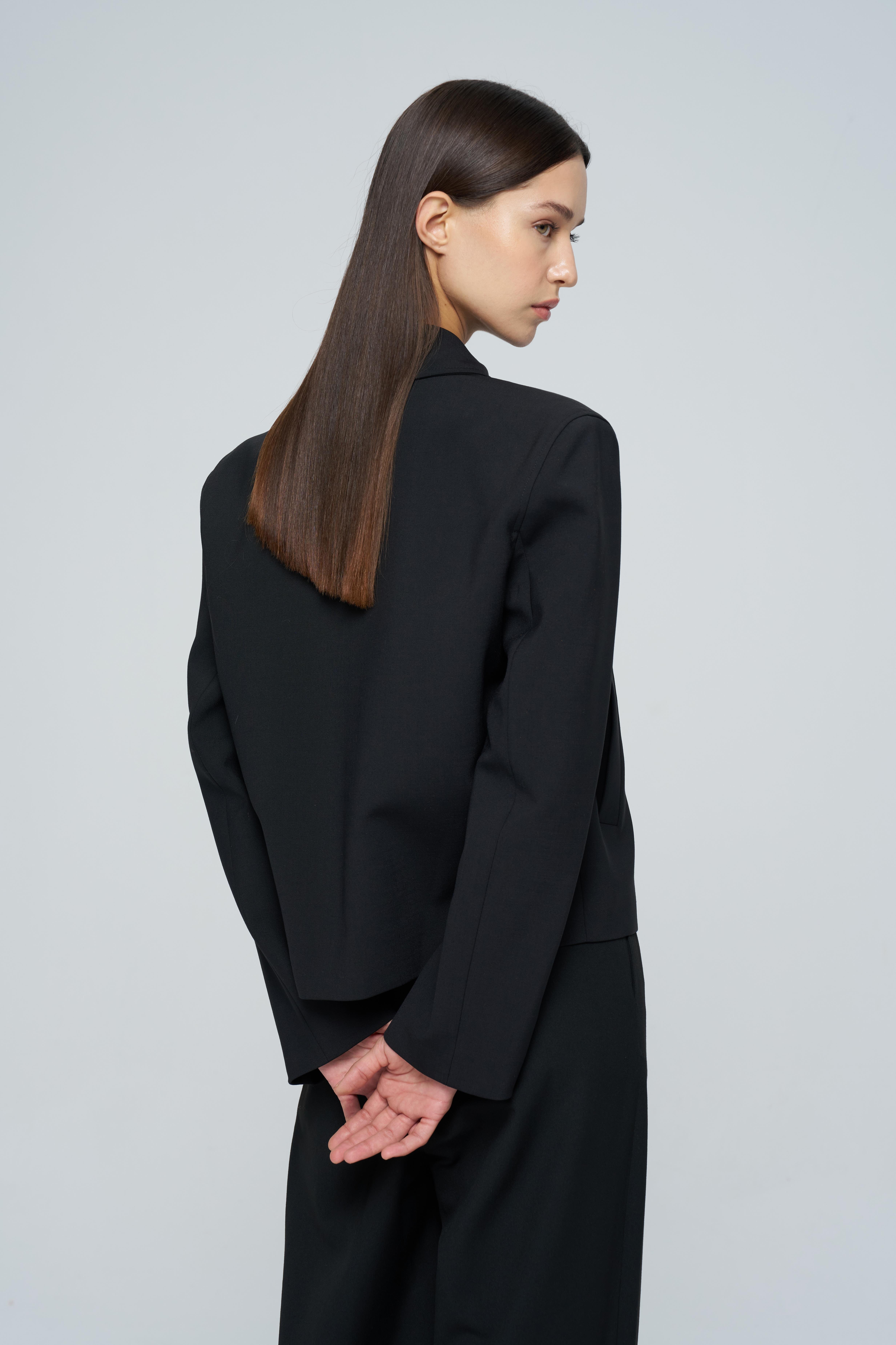 Siyah Vatkalı Kısa Yün Ceket