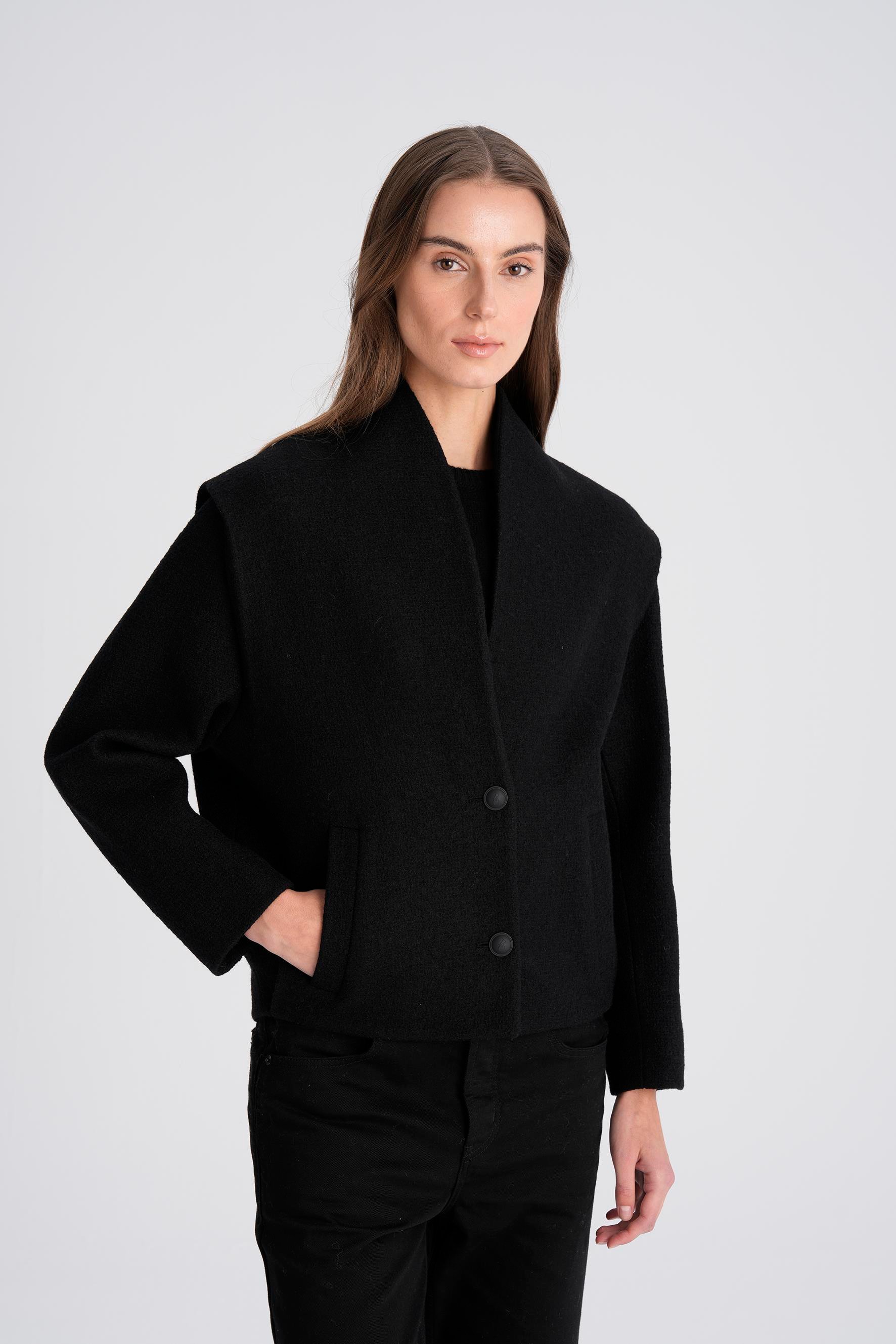 Siyah Vatkalı Kısa Yün Kaban