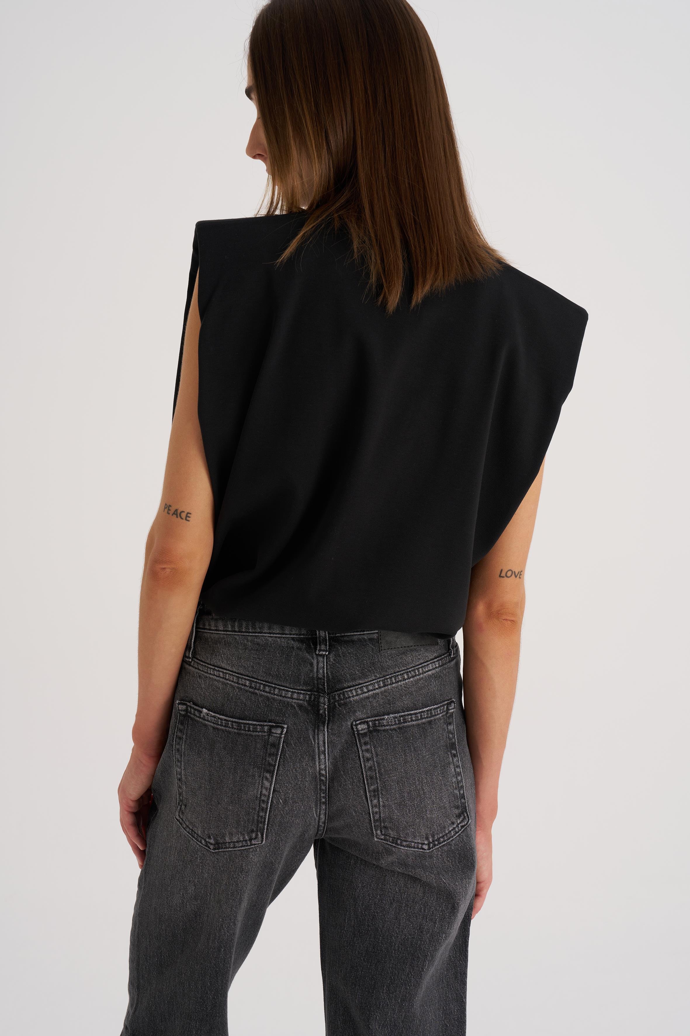 Siyah Vatkalı Kolsuz Tshirt