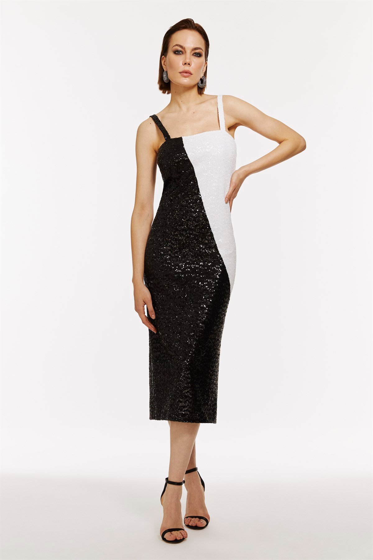 Siyah/Beyaz Colorblock Payetli Askılı Elbise