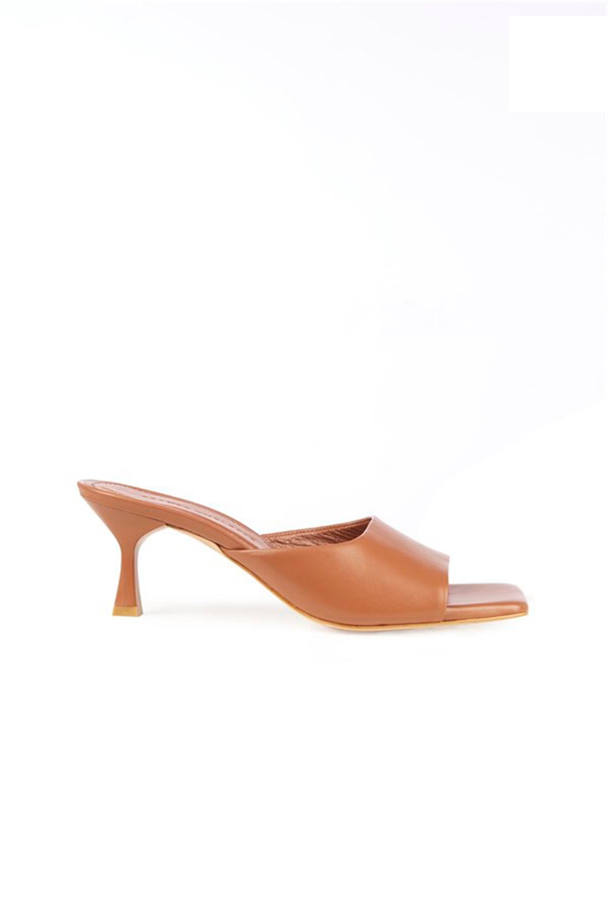 Taba Tek Bantlı Kitten Heel Deri Terlik