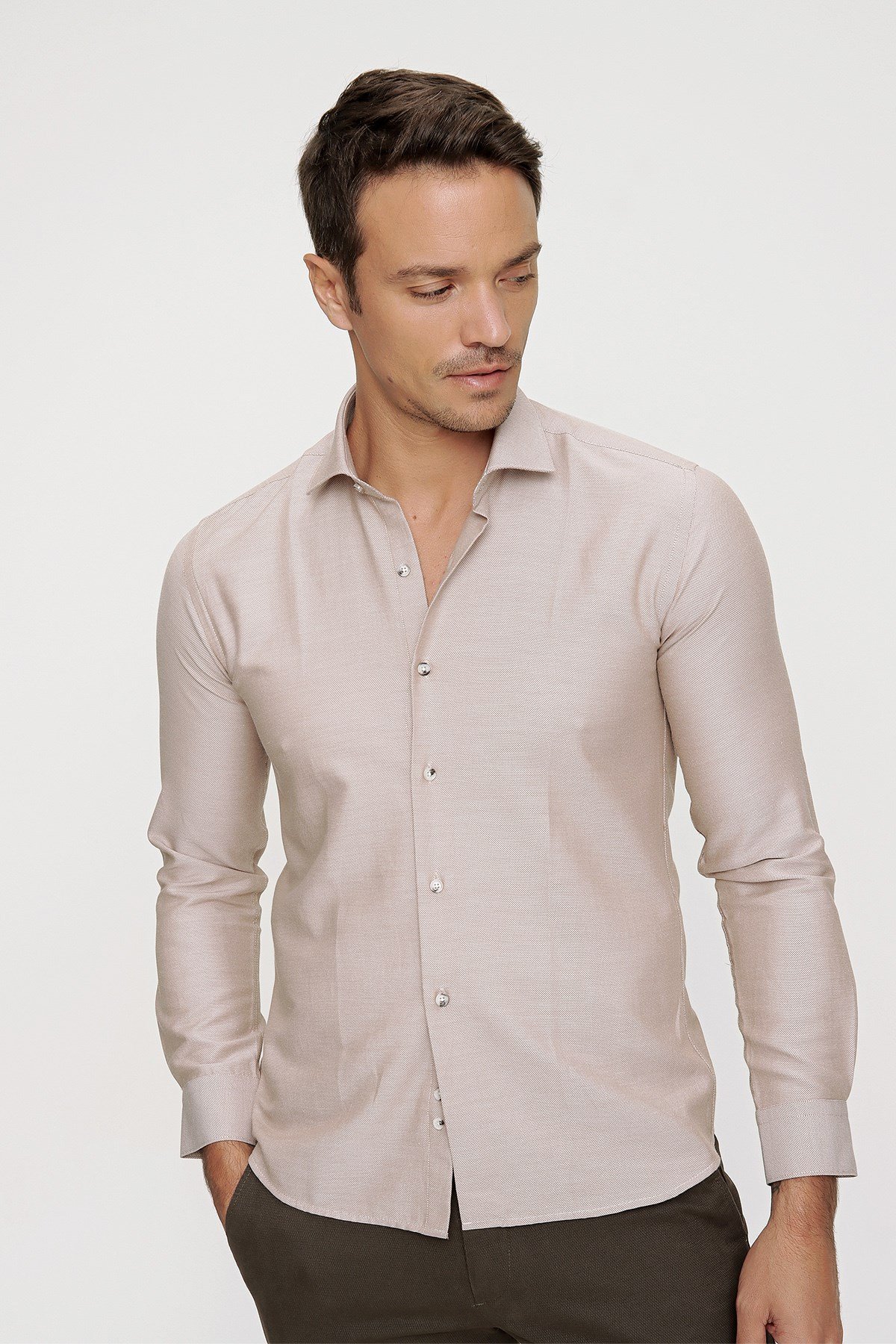  Morven Erkek Kremrengi Slim Fit Dar Kesim Jakarlı Sert Yaka Uzun Kollu Gömlek