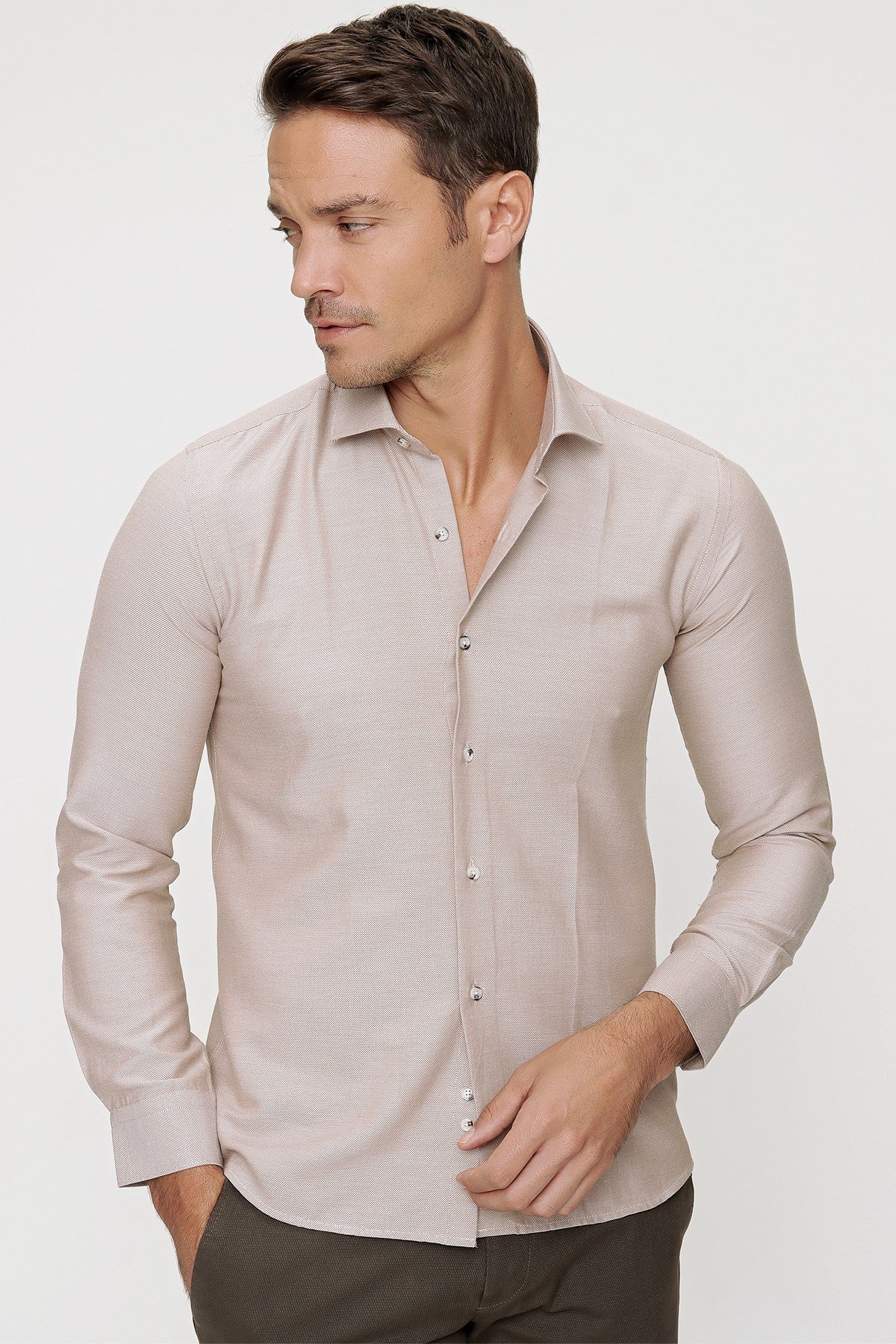  Morven Erkek Kremrengi Slim Fit Dar Kesim Jakarlı Sert Yaka Uzun Kollu Gömlek