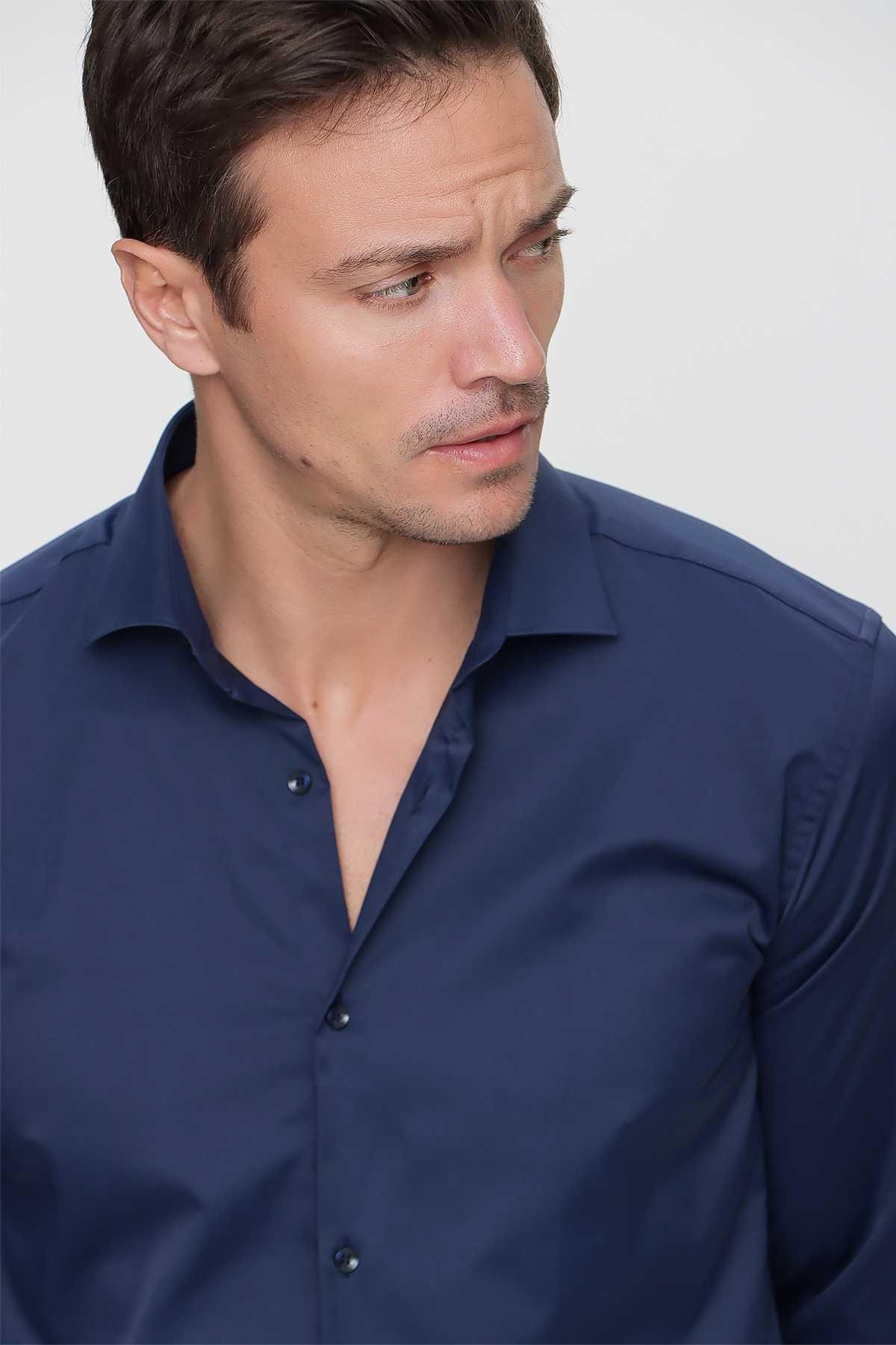 Erkek Lacivert Slim Fit Dar Kesim Düz Sert Yaka Uzun Kollu Gömlek