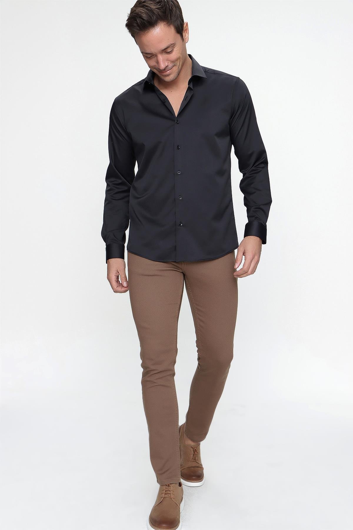 Erkek Siyah Slim Fit Dar Kesim Düz Sert Yaka Uzun Kollu Gömlek