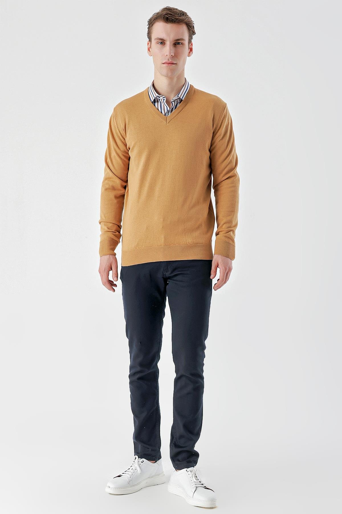 Morven Erkek Camel Basic V Yaka Dynamic Fit Rahat Kesim Triko