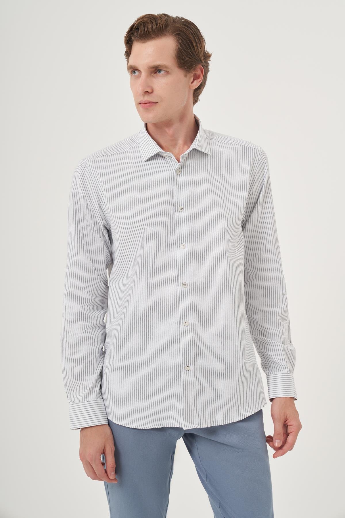 Morven Erkek Lacivert Slim Fit Çizgi Desen Sert Spor Yaka Gömlek