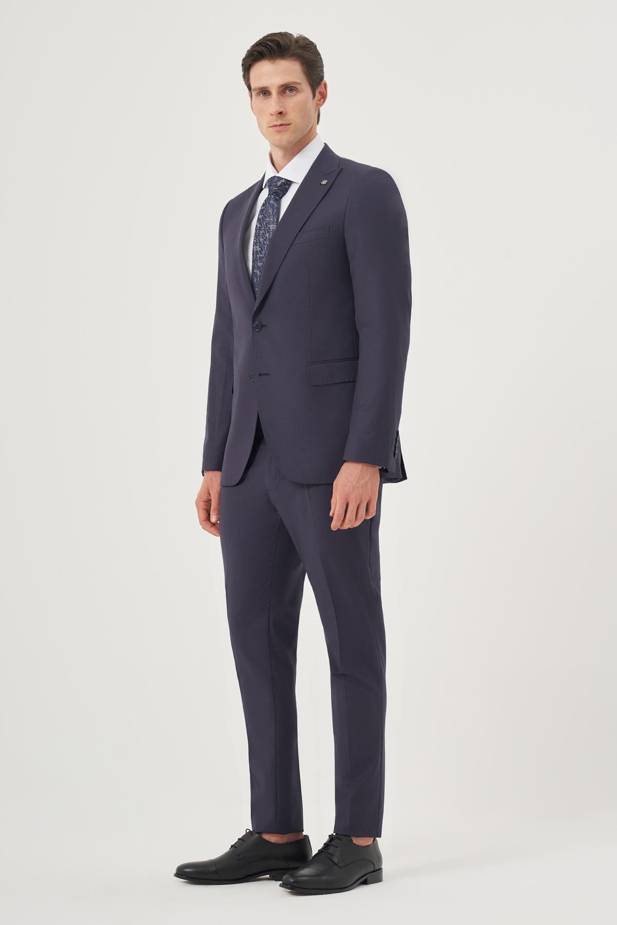 Morven Erkek Lacivert Yünlü  8-Drop Trend Çizgili Slim Fit Sivri Yaka Takım Elbise
