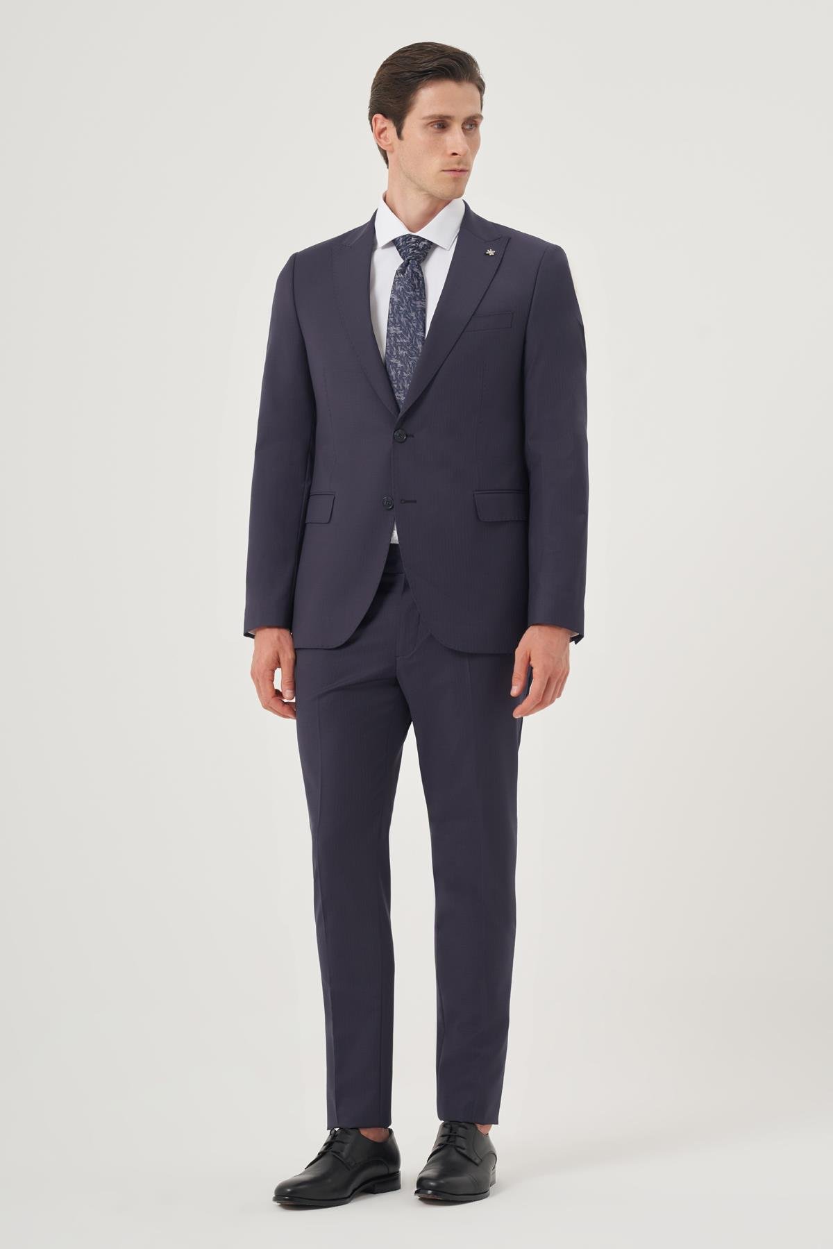 Morven Erkek Lacivert Yünlü  8-Drop Trend Çizgili Slim Fit Sivri Yaka Takım Elbise