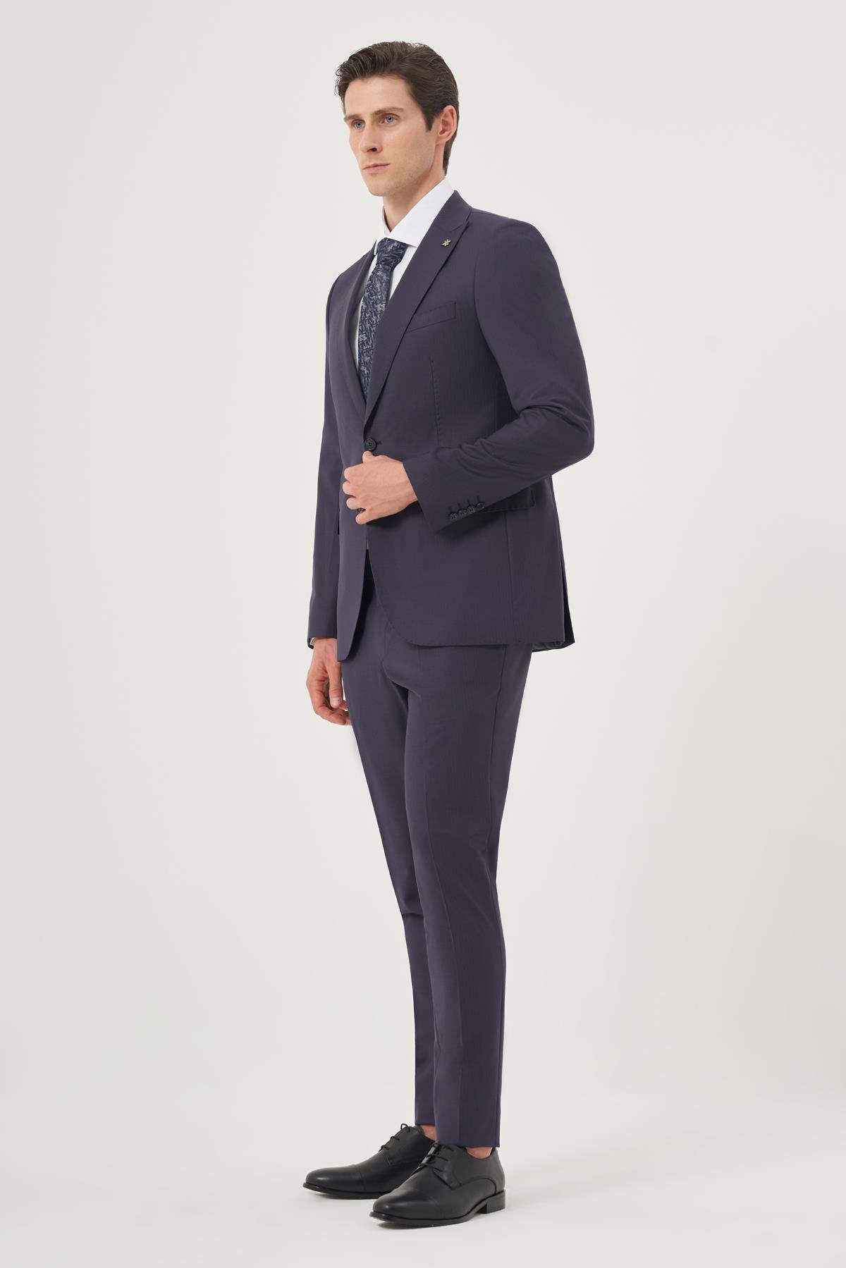 Morven Erkek Lacivert Yünlü  8-Drop Trend Çizgili Slim Fit Sivri Yaka Takım Elbise