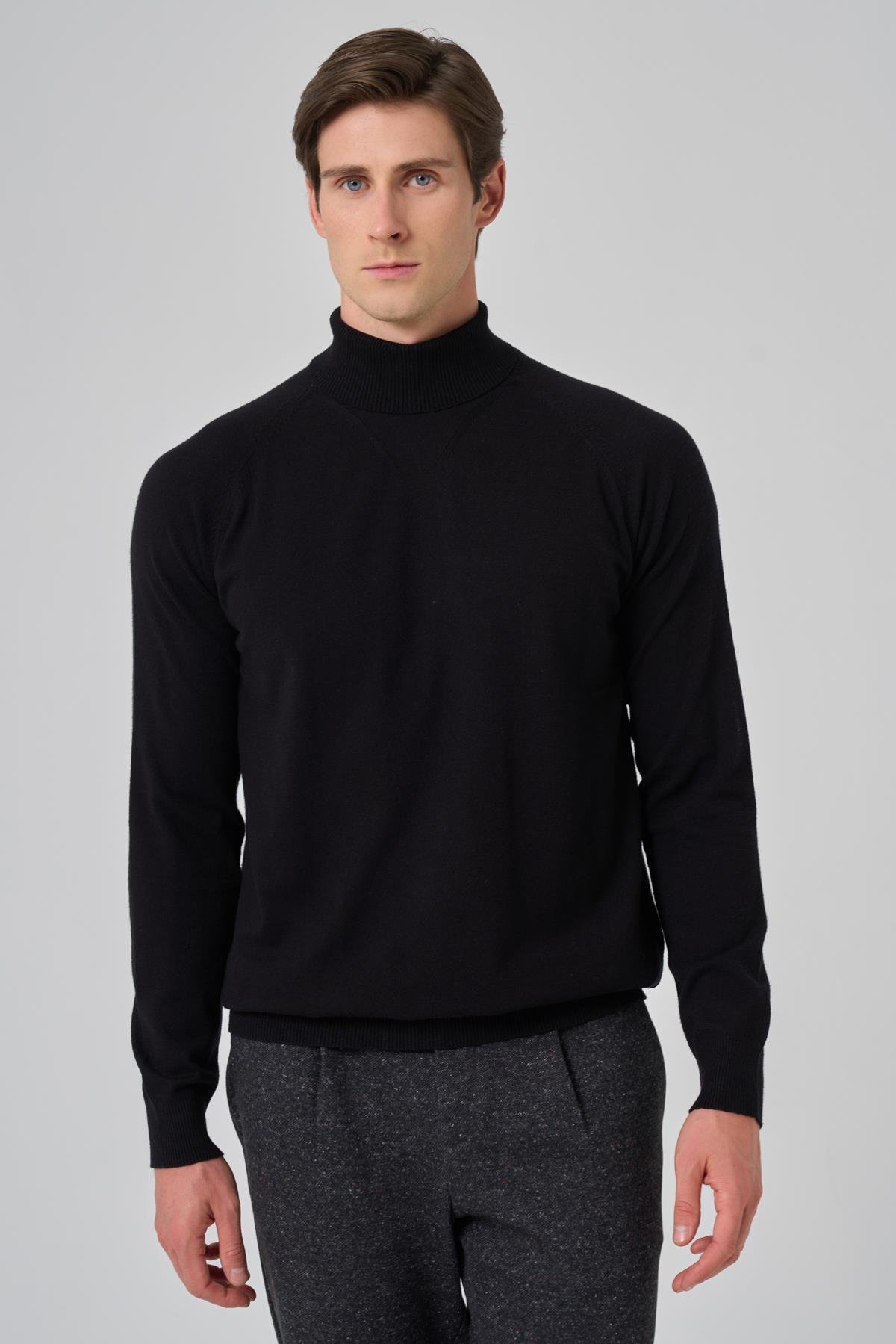 Morven Erkek Siyah Trend Core Spun Balıkçı Yaka Dynamic Fit Rahat Kesim Triko