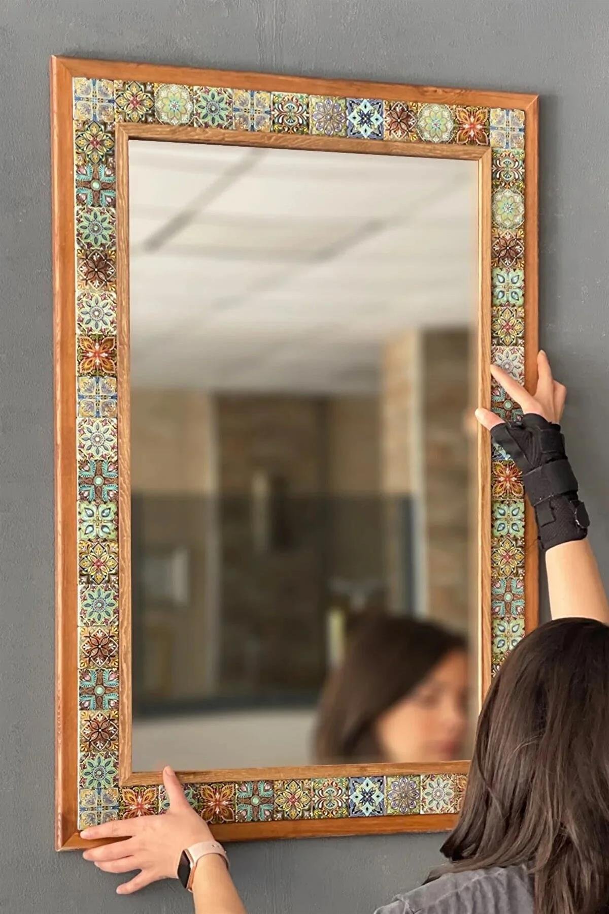 OSCAR STONE DECOR AHŞAP ÇERÇEVELİ MOZAİK TAŞ (MERMER) AYNA 63X93 CM MOROCCO-ETNİK DESENLİ