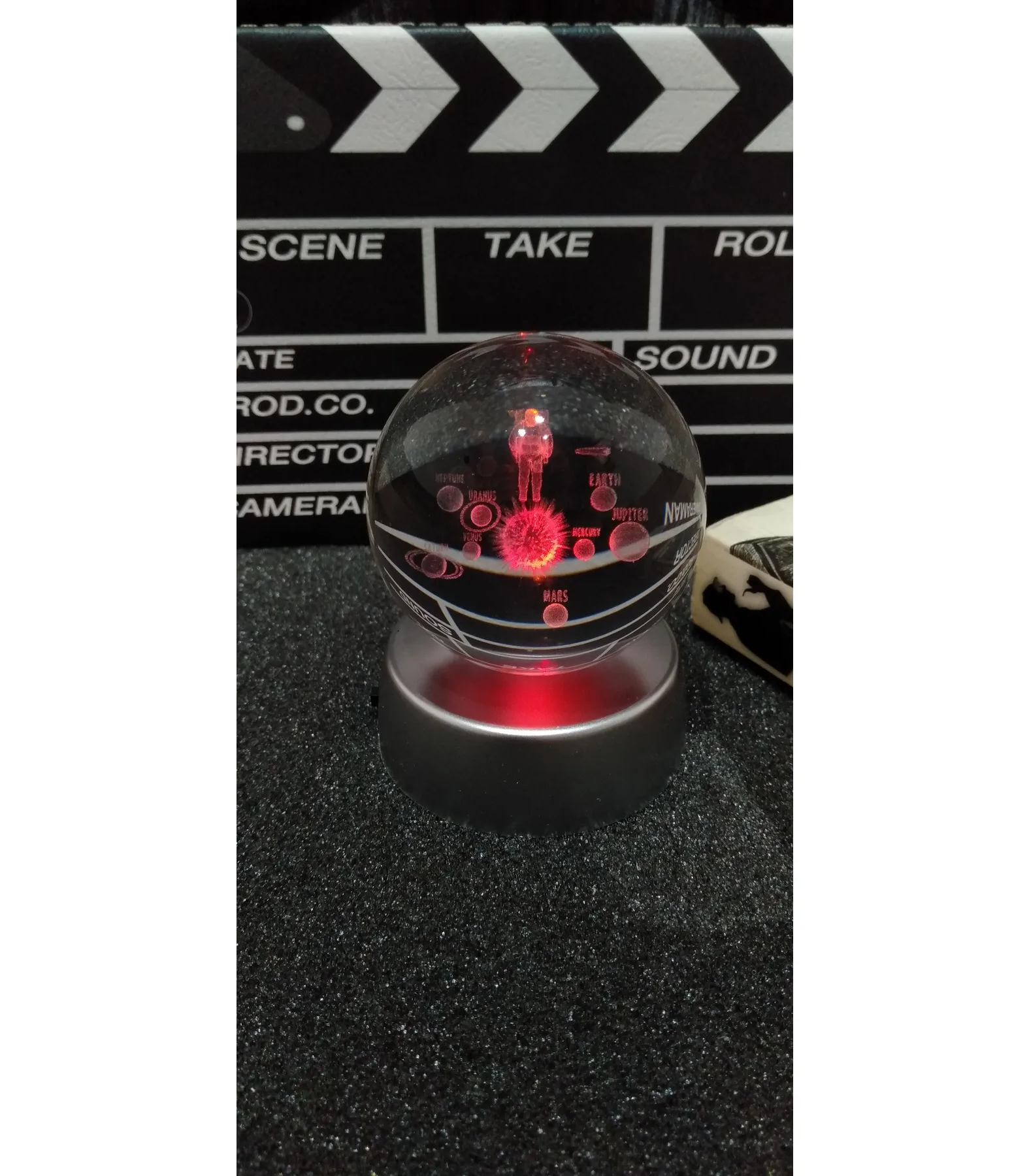 KBK Market Kristal3D Işıklı Renk Değiştiren Standlı Güneş Sistemi Astronot Tasarımı Cam Küre