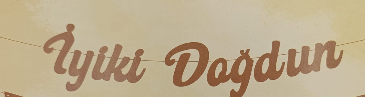 KBK Market Retro Kaligrafi İyi ki Doğdun ve Üçgen Flama Set Kahverengi Banner