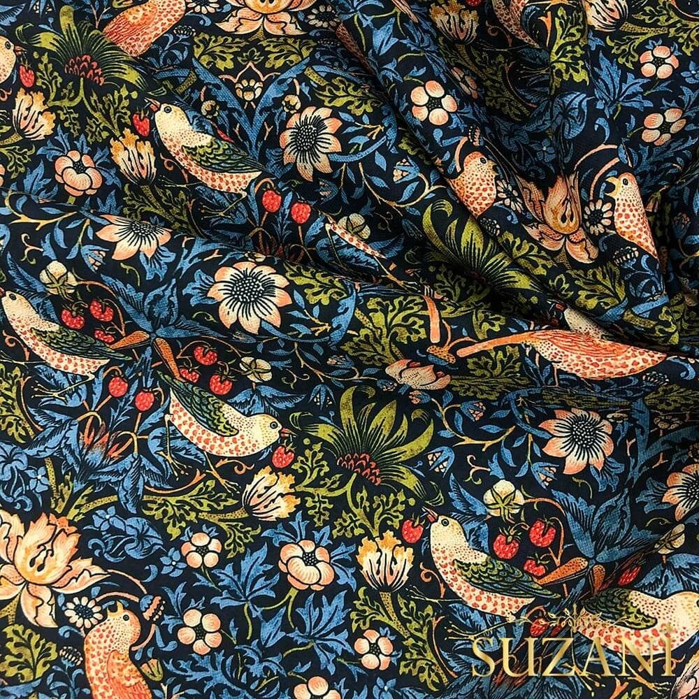 Çilek Hırsızı Desenli Dijital Baskılı Kumaş