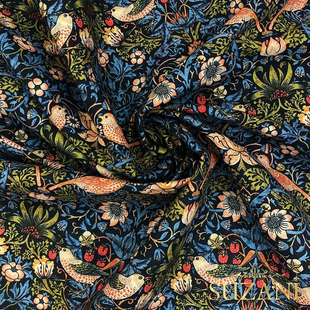 Çilek Hırsızı Desenli Dijital Baskılı Kumaş