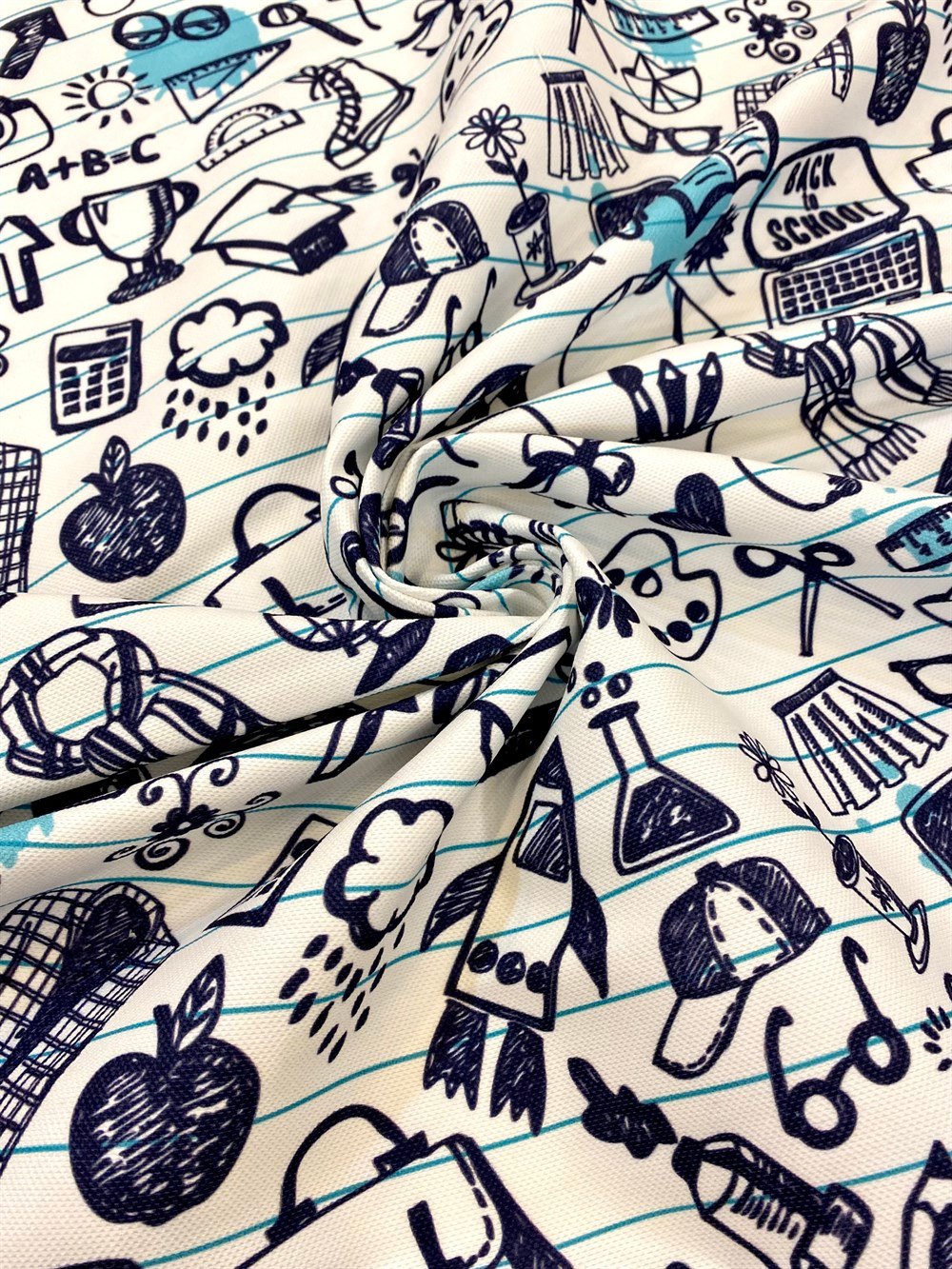 Çizgili Defter Zeminli Lacivert Renkli Şekiller Desenli Dijital Baskılı Kumaş