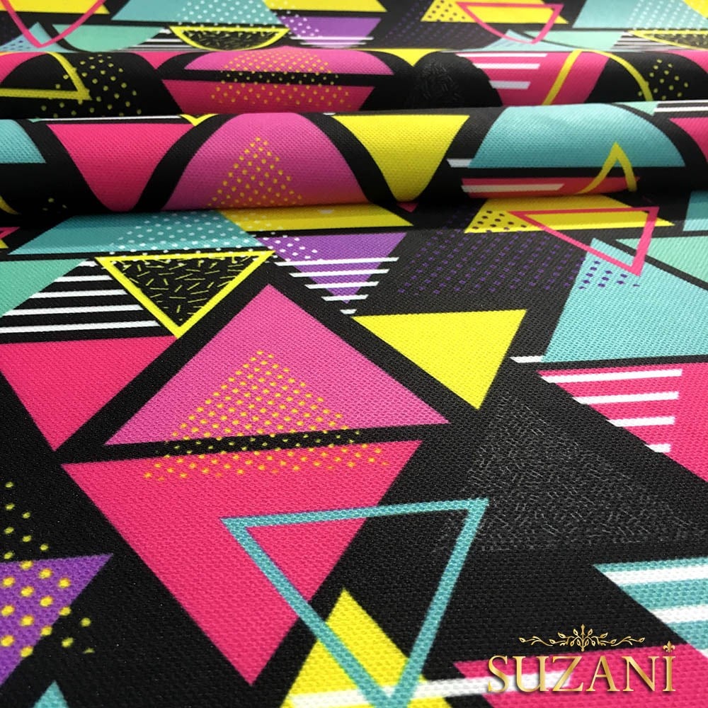 Geometrik Renkli Üçgenler Desenli Kumaş