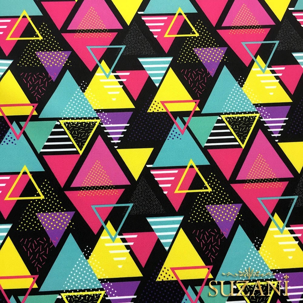 Geometrik Renkli Üçgenler Desenli Kumaş